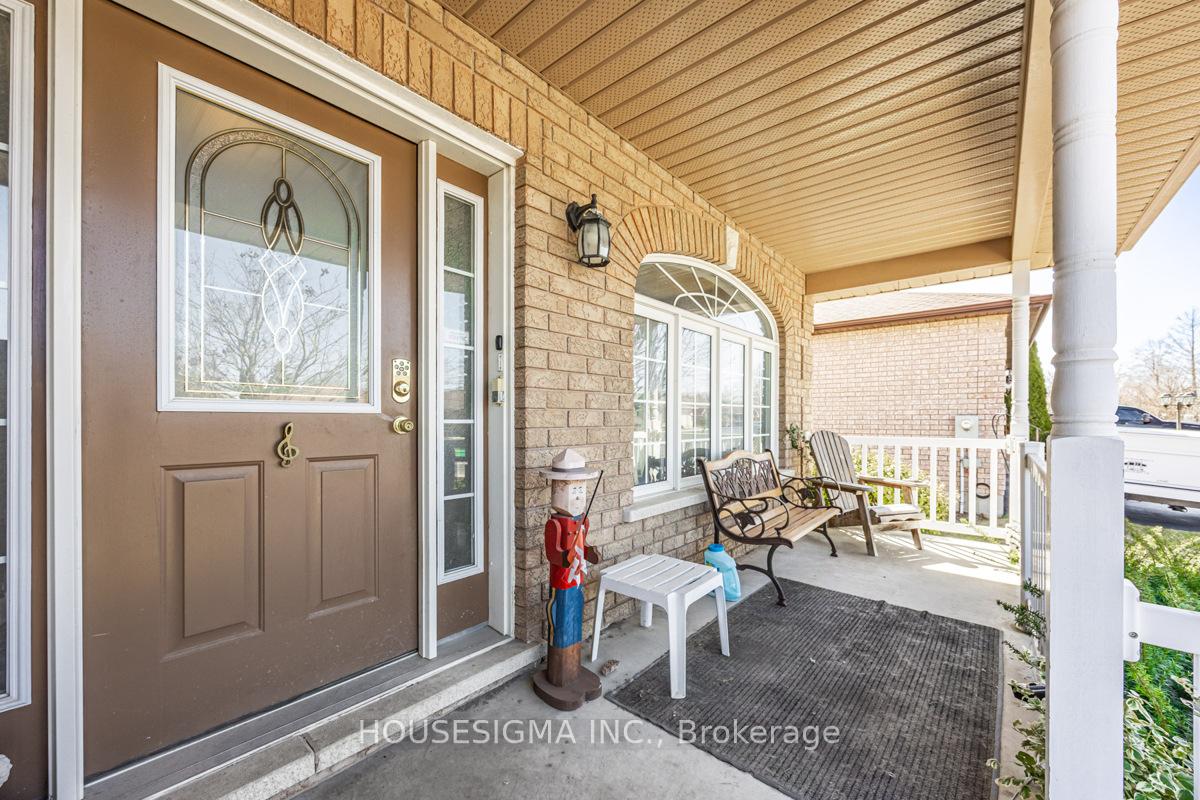 Photo 8 of 12 Low Boulevard, Uxbridge — HOMEH