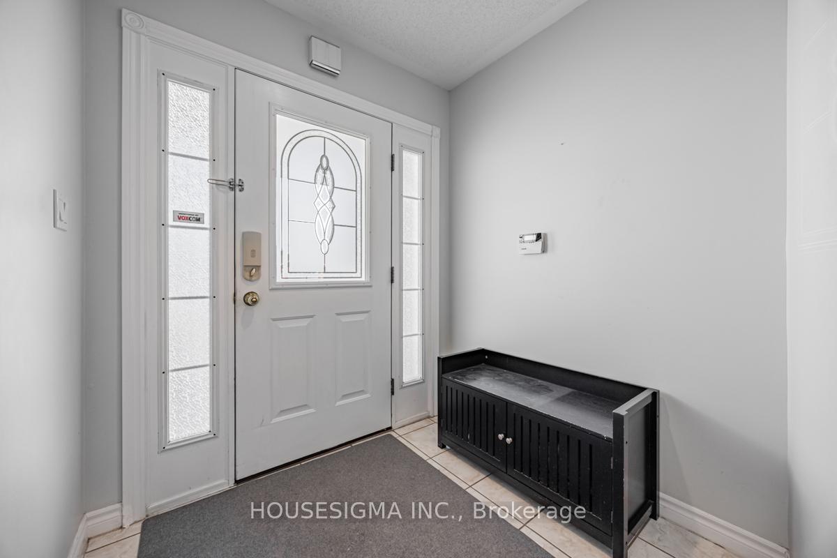 Photo 9 of 12 Low Boulevard, Uxbridge — HOMEH