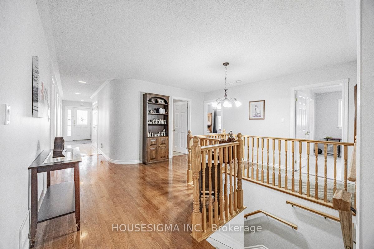 Photo 10 of 12 Low Boulevard, Uxbridge — HOMEH