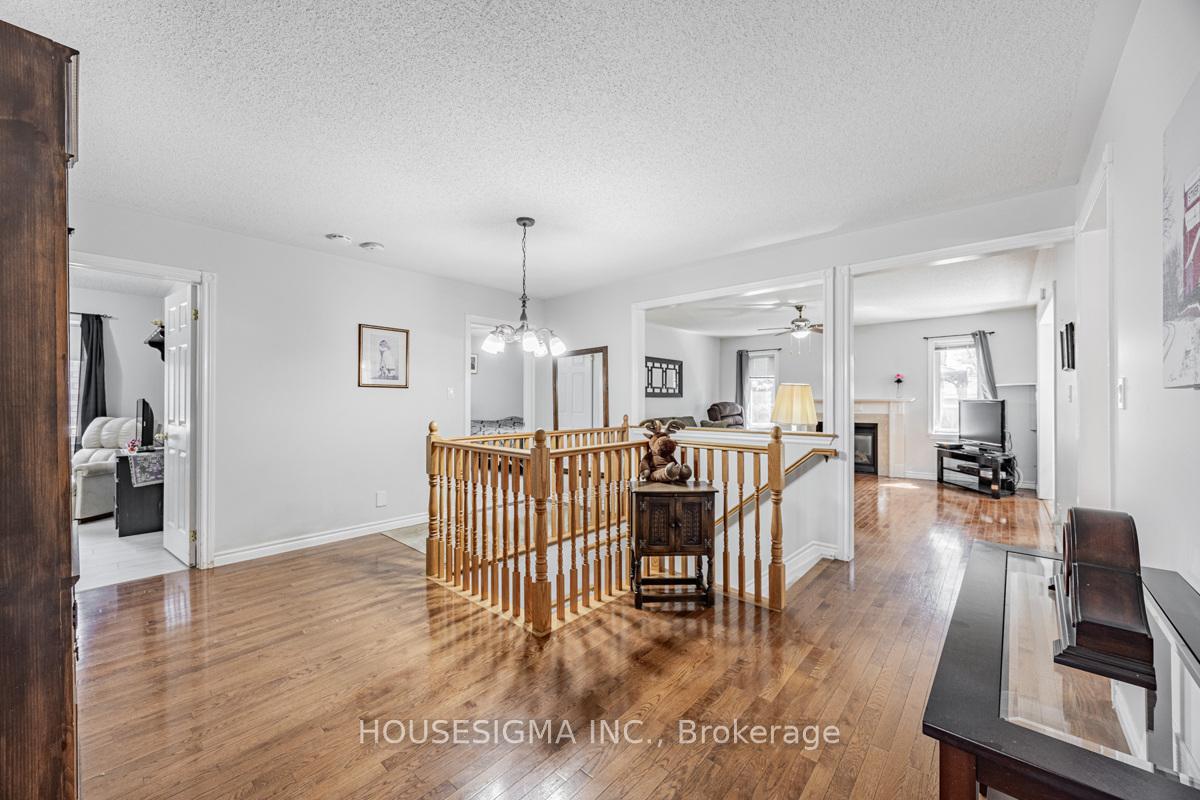 Photo 11 of 12 Low Boulevard, Uxbridge — HOMEH