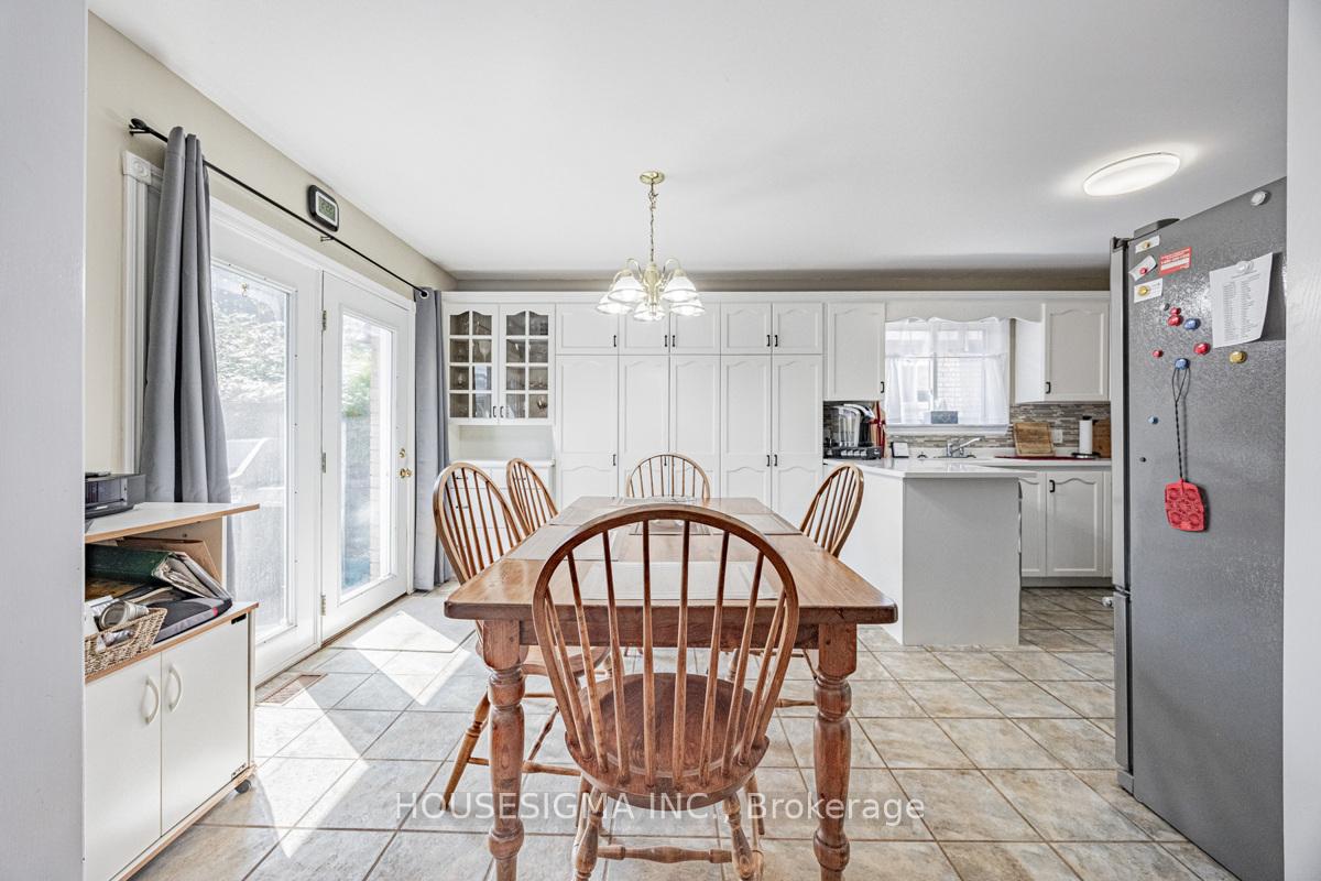 Photo 18 of 12 Low Boulevard, Uxbridge — HOMEH