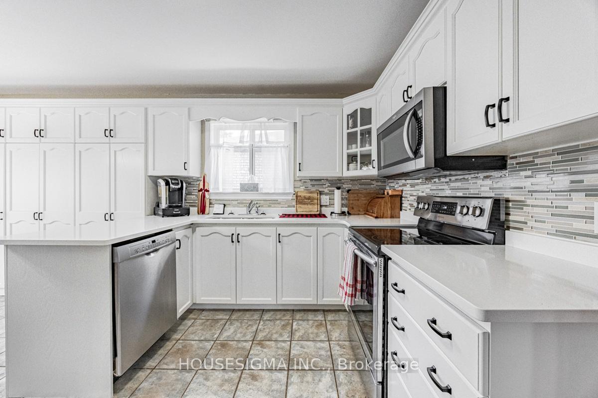Photo 21 of 12 Low Boulevard, Uxbridge — HOMEH