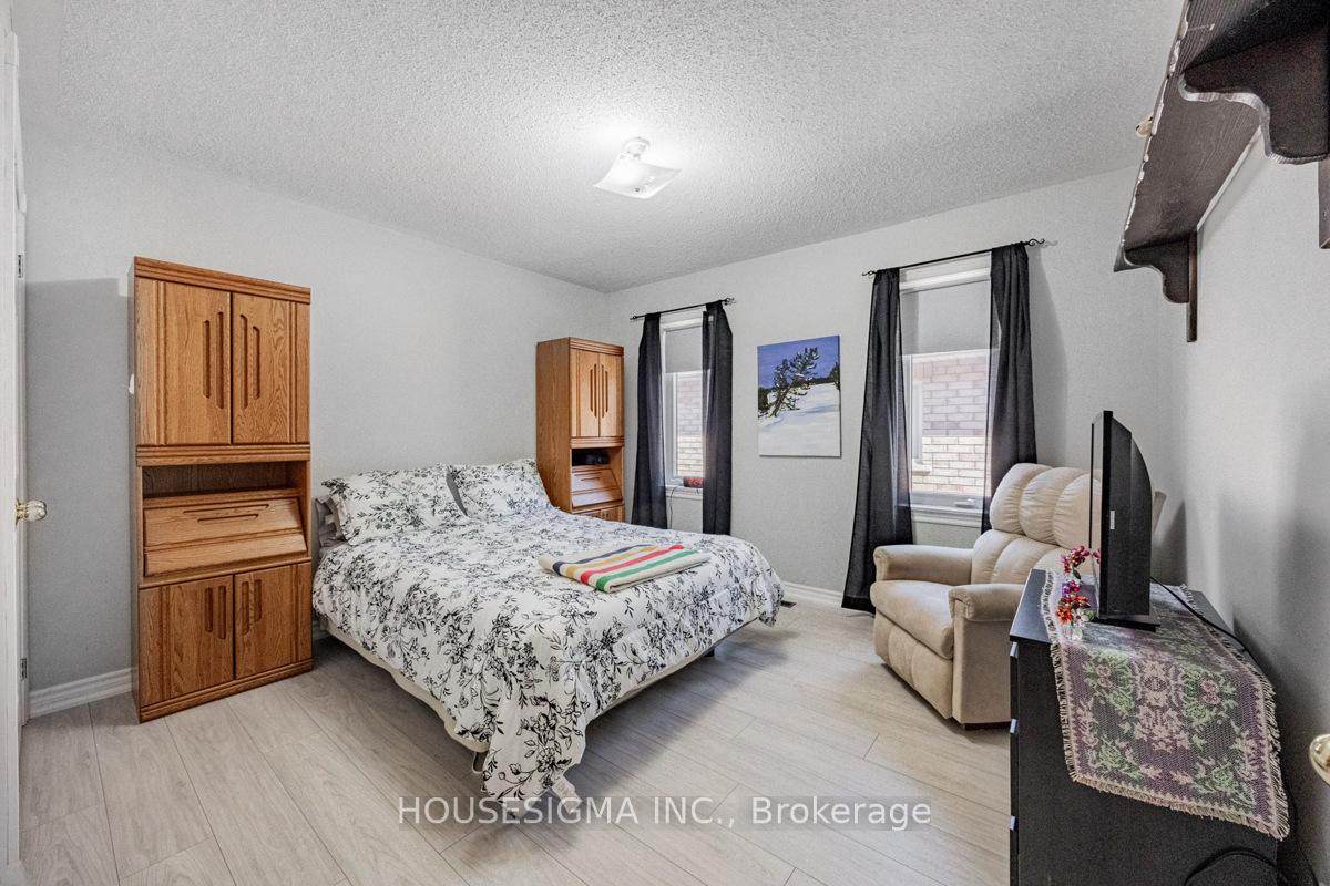 Photo 24 of 12 Low Boulevard, Uxbridge — HOMEH