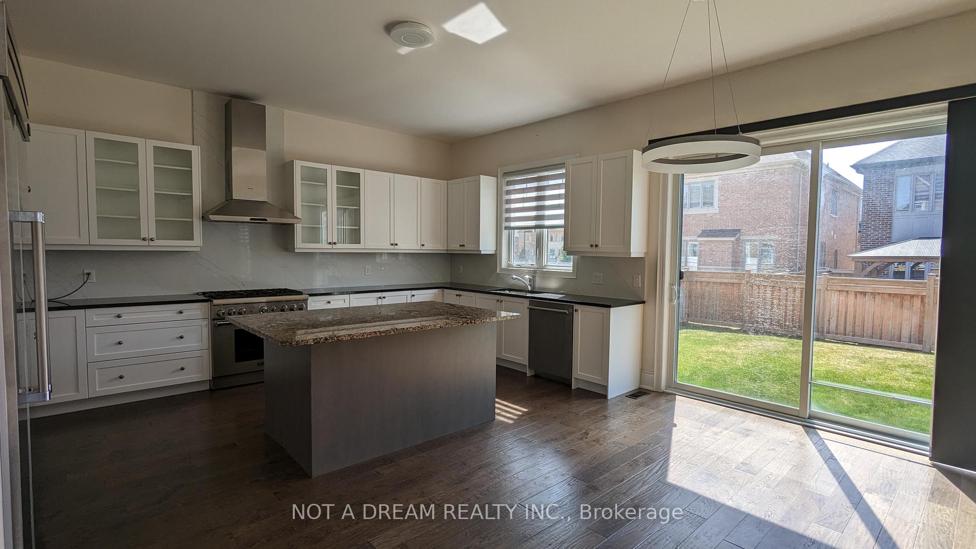 Photo 4 of 80 Torgan Trail, Vaughan, Kleinburg — HOMEH