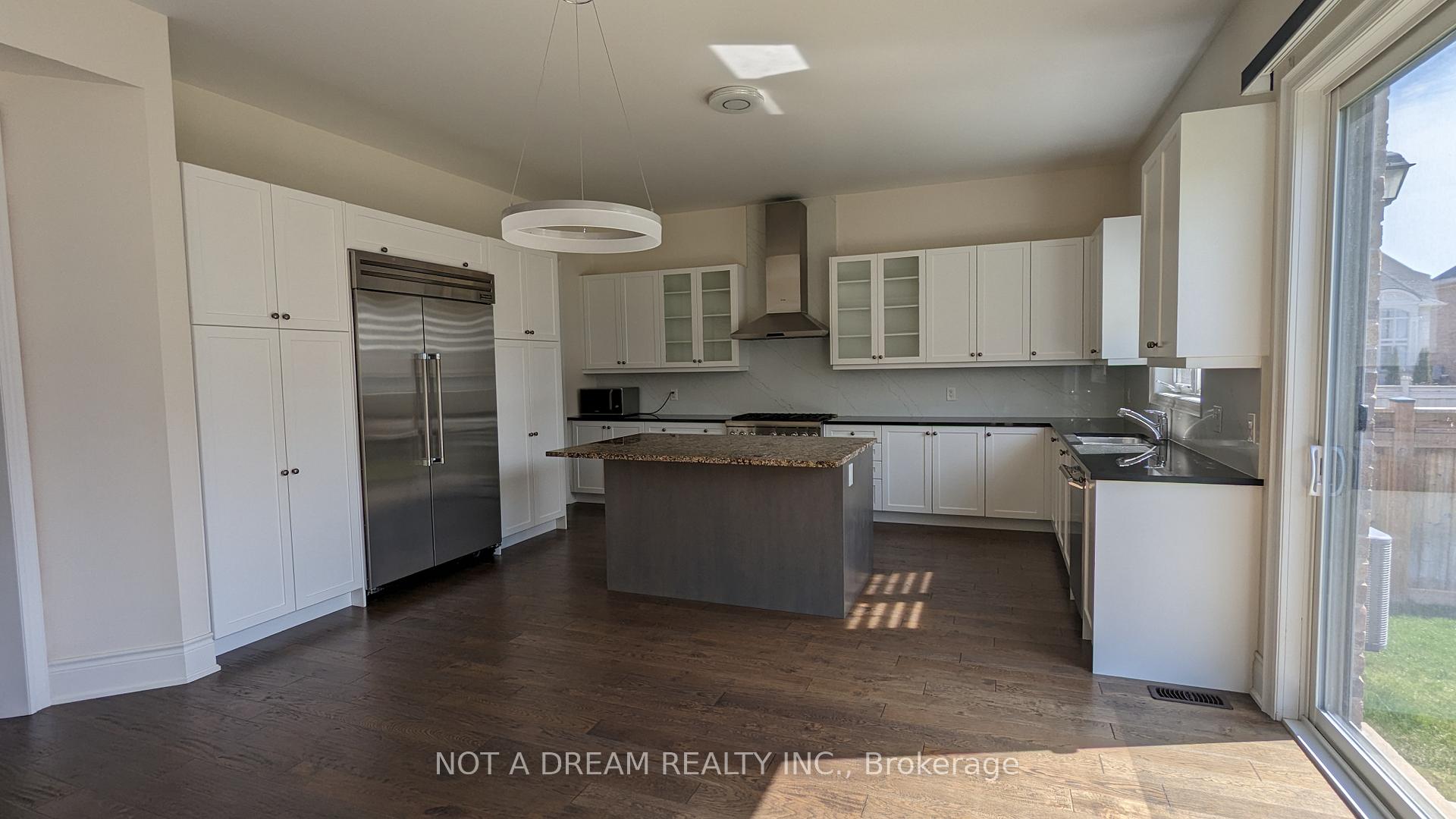 Photo 5 of 80 Torgan Trail, Vaughan, Kleinburg — HOMEH