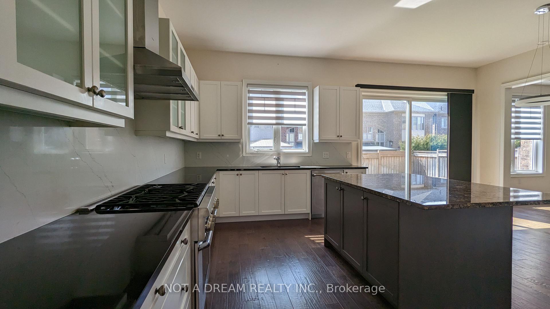 Photo 18 of 80 Torgan Trail, Vaughan, Kleinburg — HOMEH
