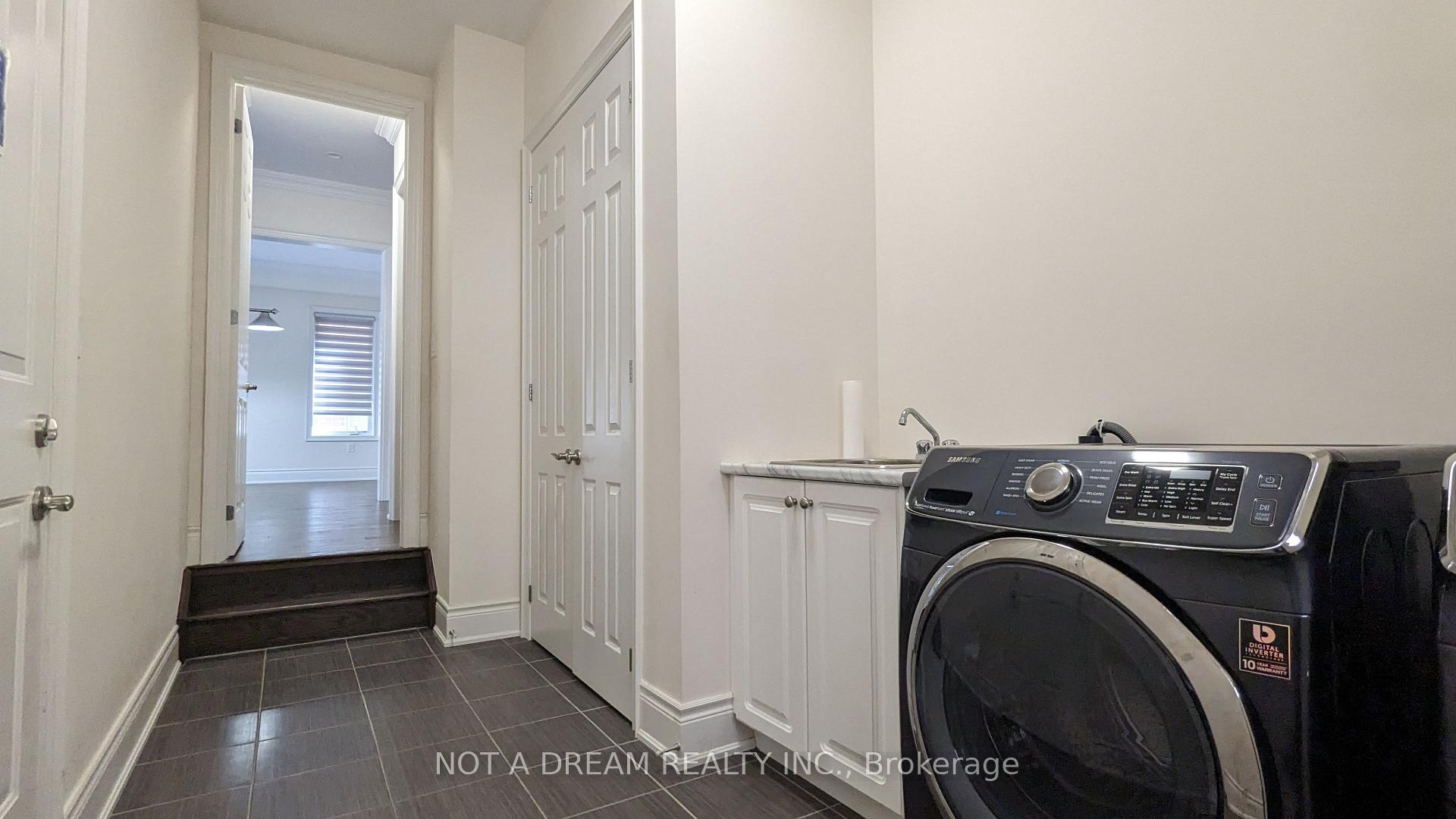 Photo 28 of 80 Torgan Trail, Vaughan, Kleinburg — HOMEH