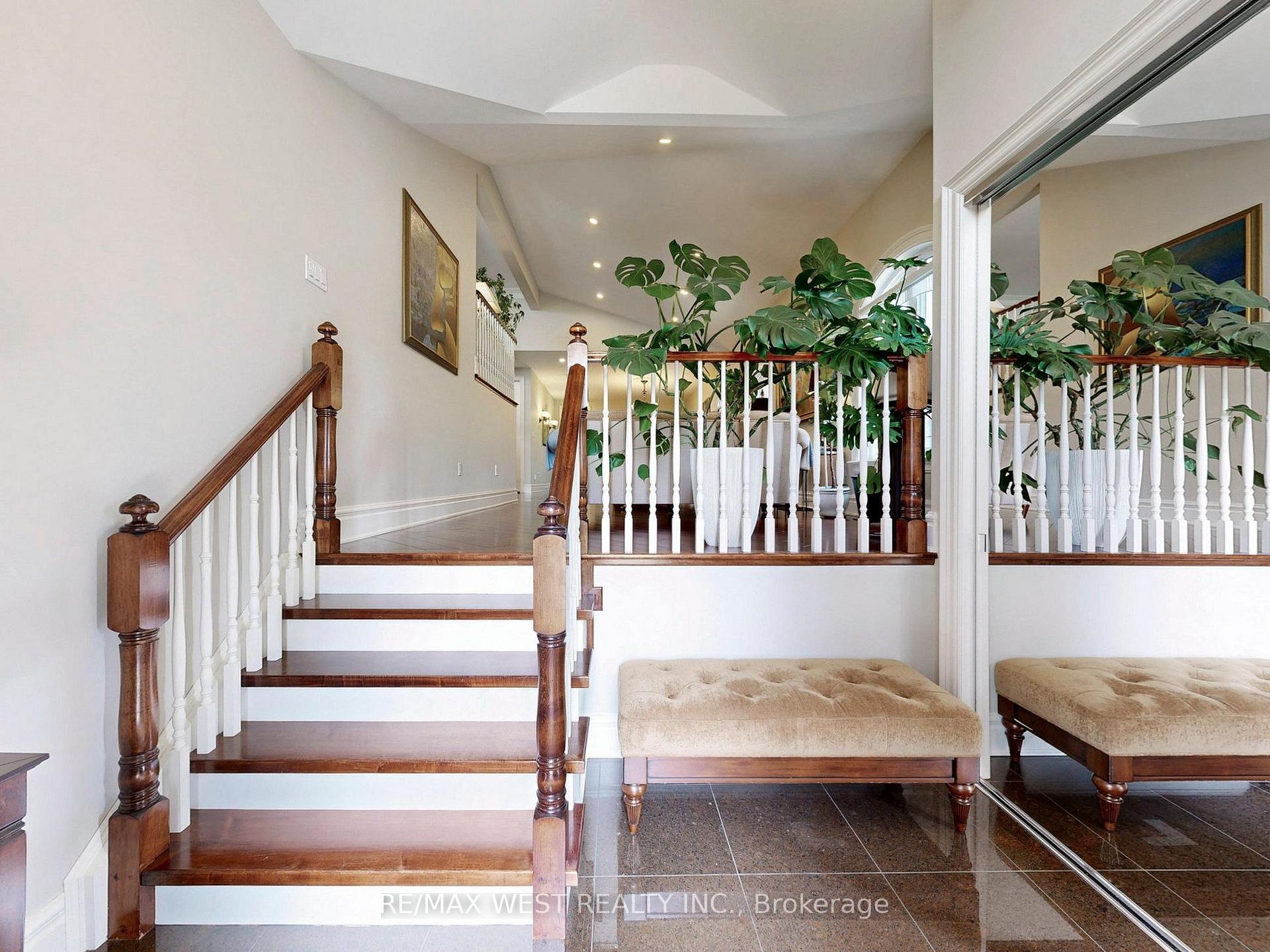 Photo 3 of 76 Petticoat Road, Vaughan, Patterson — HOMEH