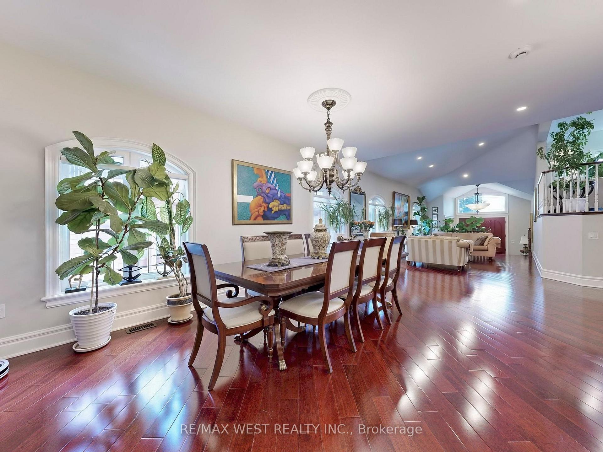Photo 6 of 76 Petticoat Road, Vaughan, Patterson — HOMEH