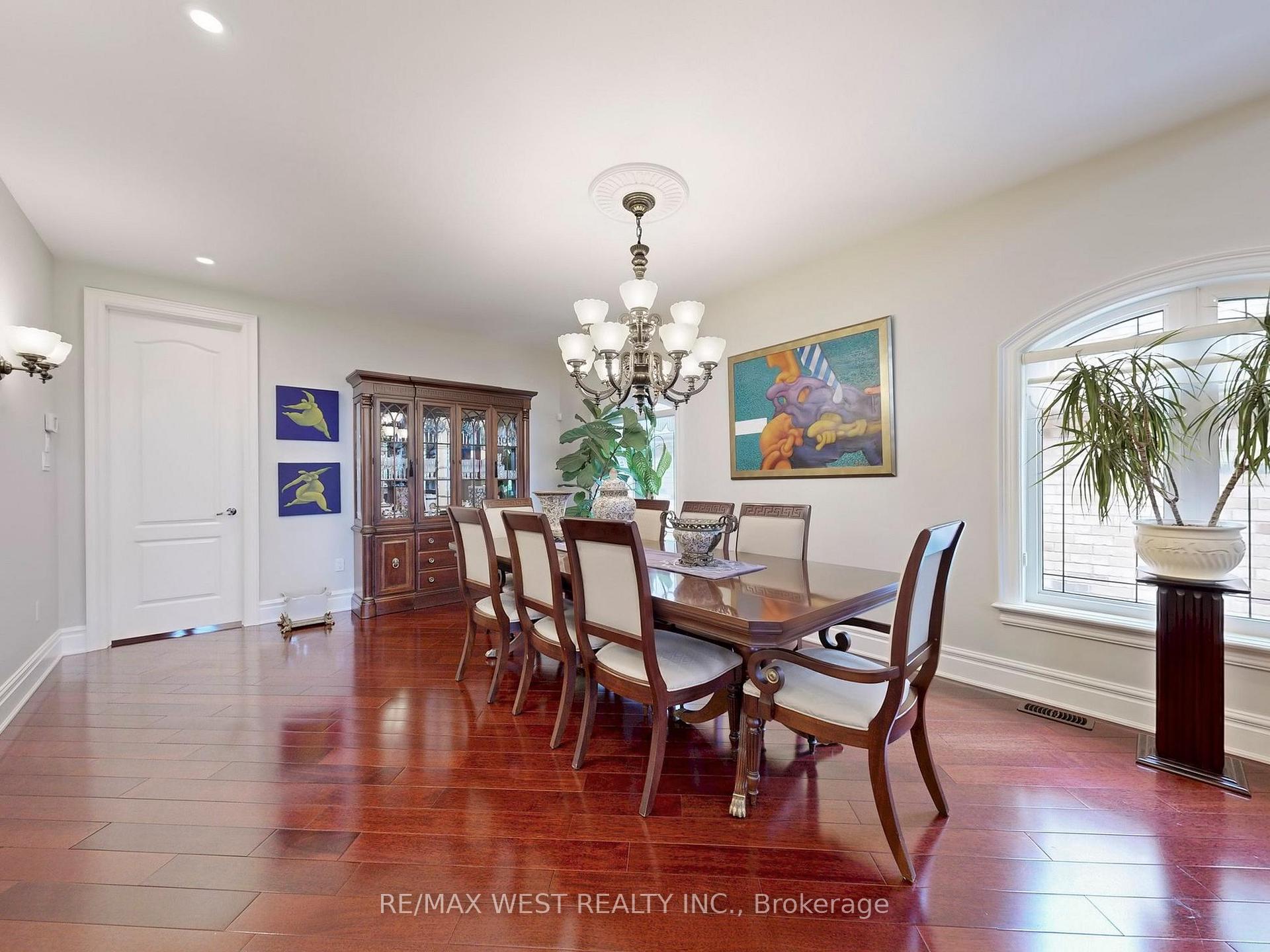 Photo 7 of 76 Petticoat Road, Vaughan, Patterson — HOMEH
