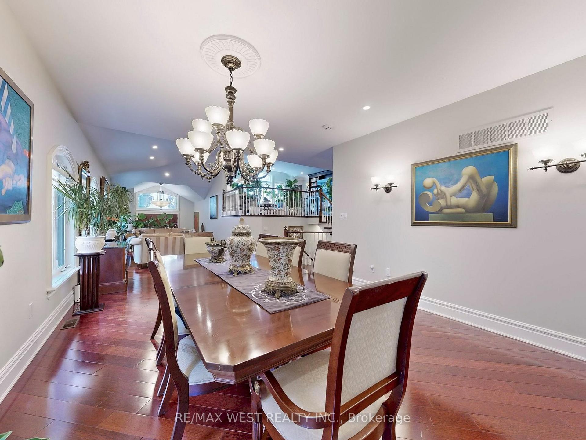 Photo 8 of 76 Petticoat Road, Vaughan, Patterson — HOMEH