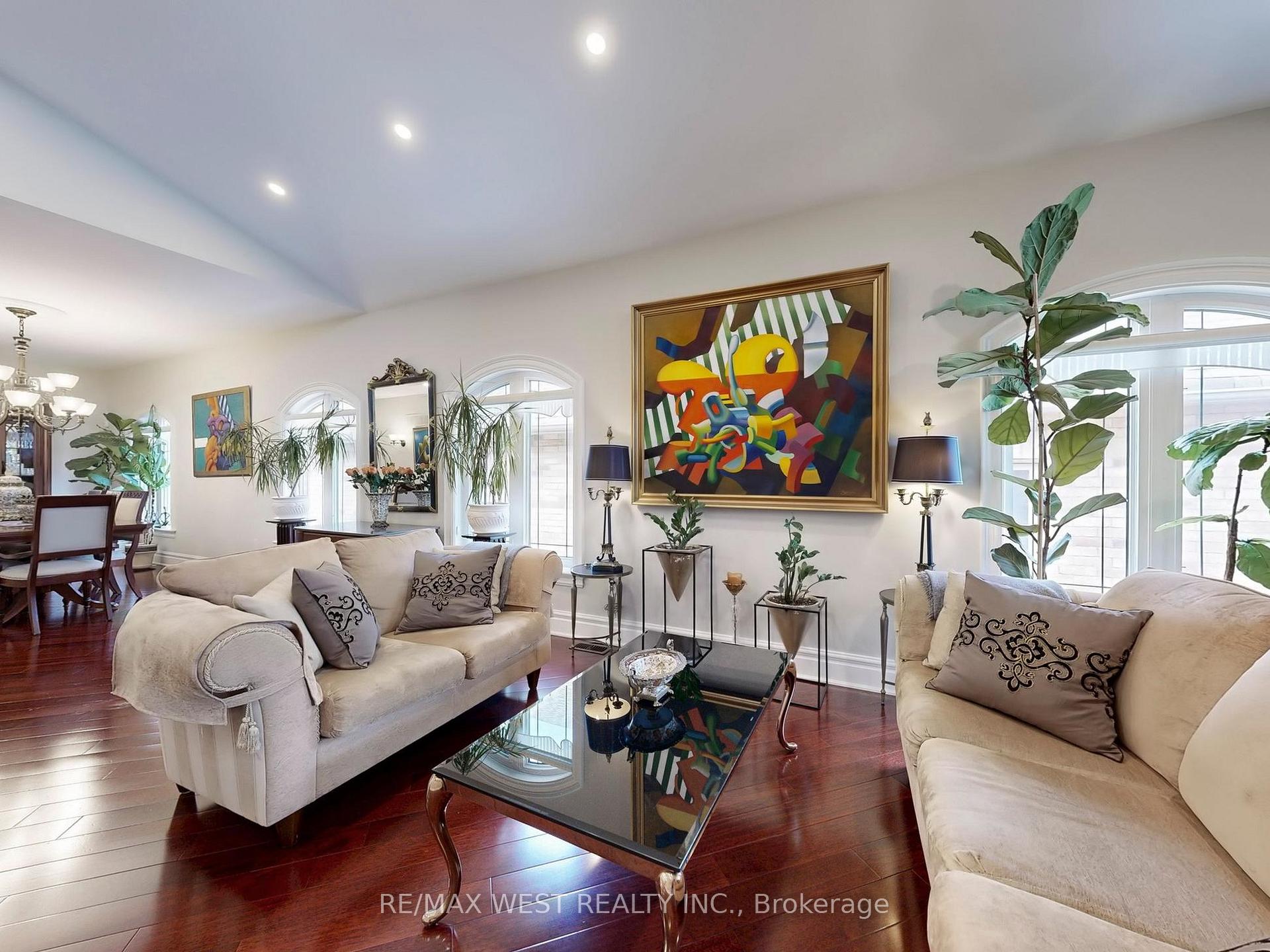 Photo 9 of 76 Petticoat Road, Vaughan, Patterson — HOMEH