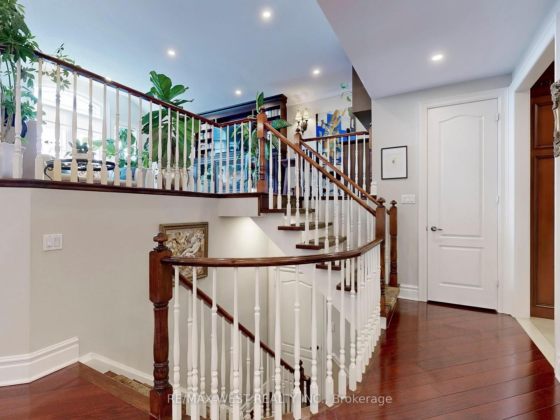 Photo 10 of 76 Petticoat Road, Vaughan, Patterson — HOMEH