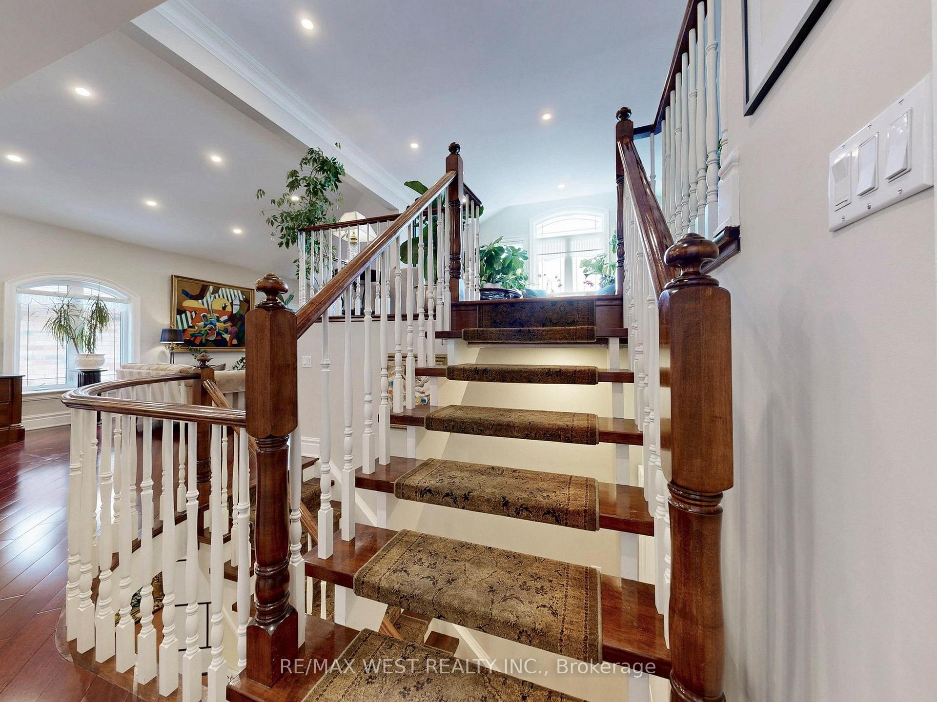 Photo 11 of 76 Petticoat Road, Vaughan, Patterson — HOMEH
