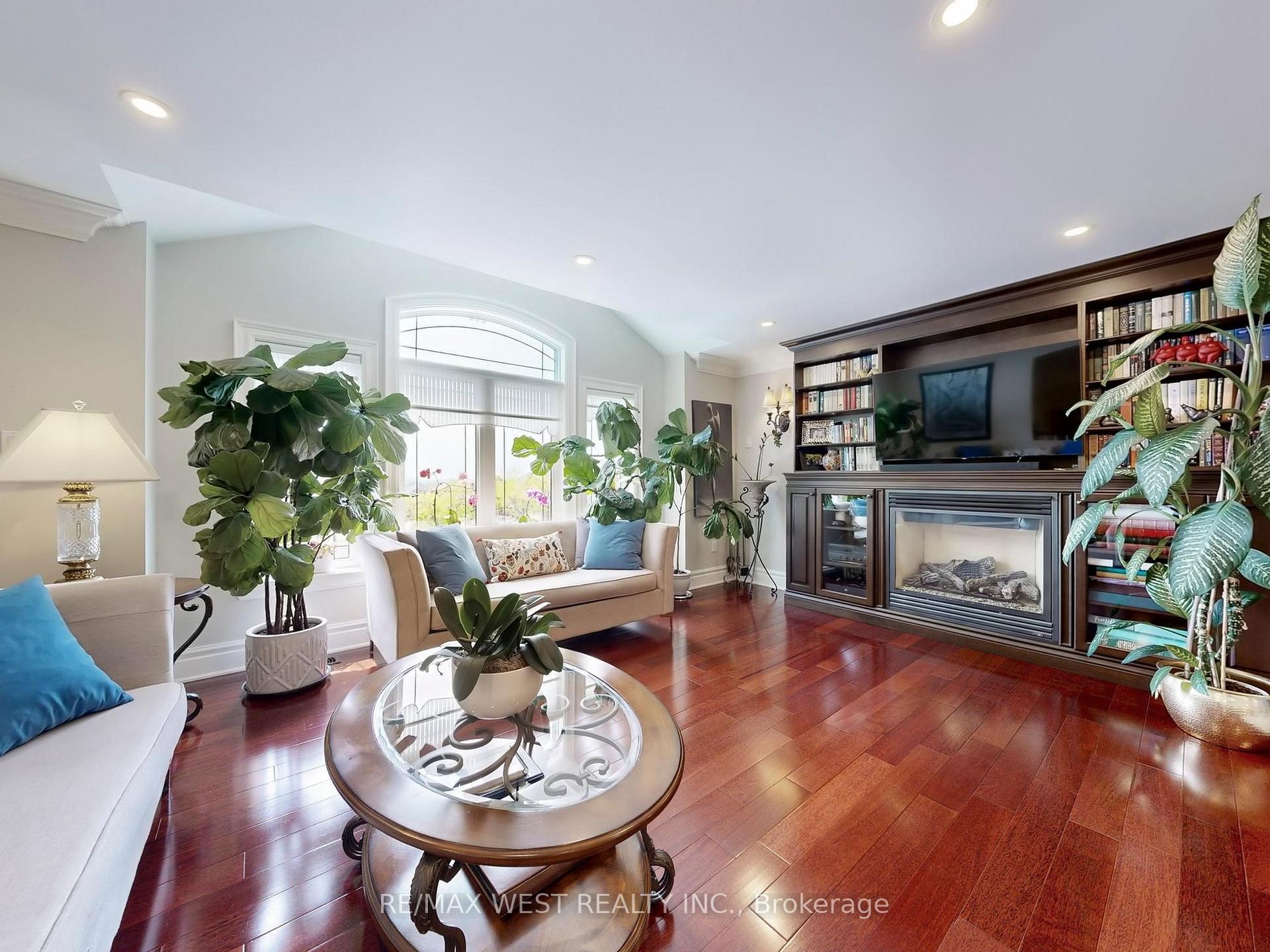Photo 12 of 76 Petticoat Road, Vaughan, Patterson — HOMEH