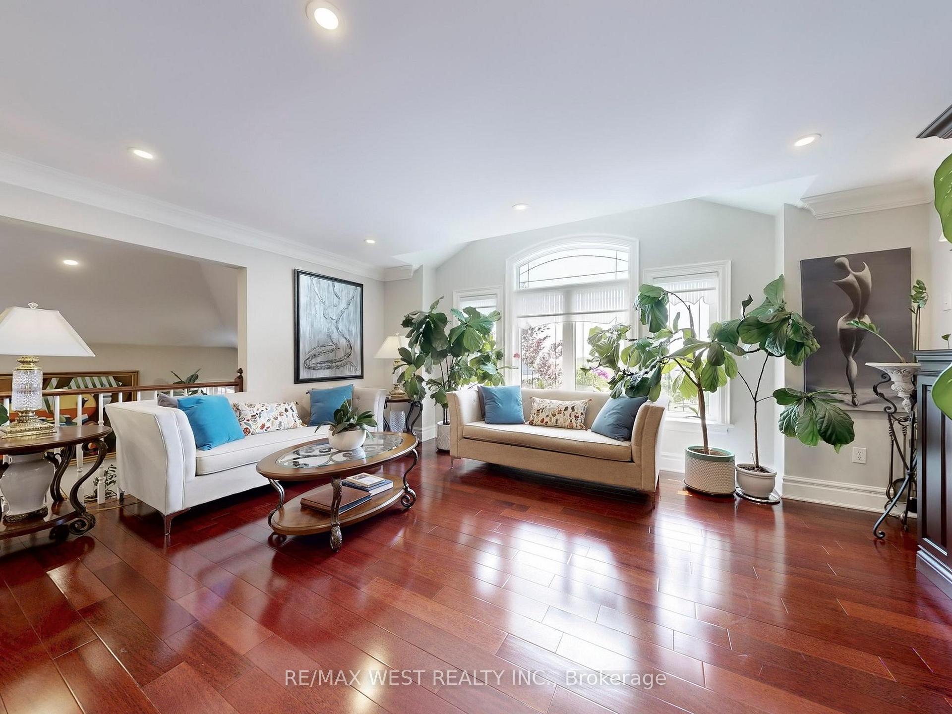Photo 13 of 76 Petticoat Road, Vaughan, Patterson — HOMEH