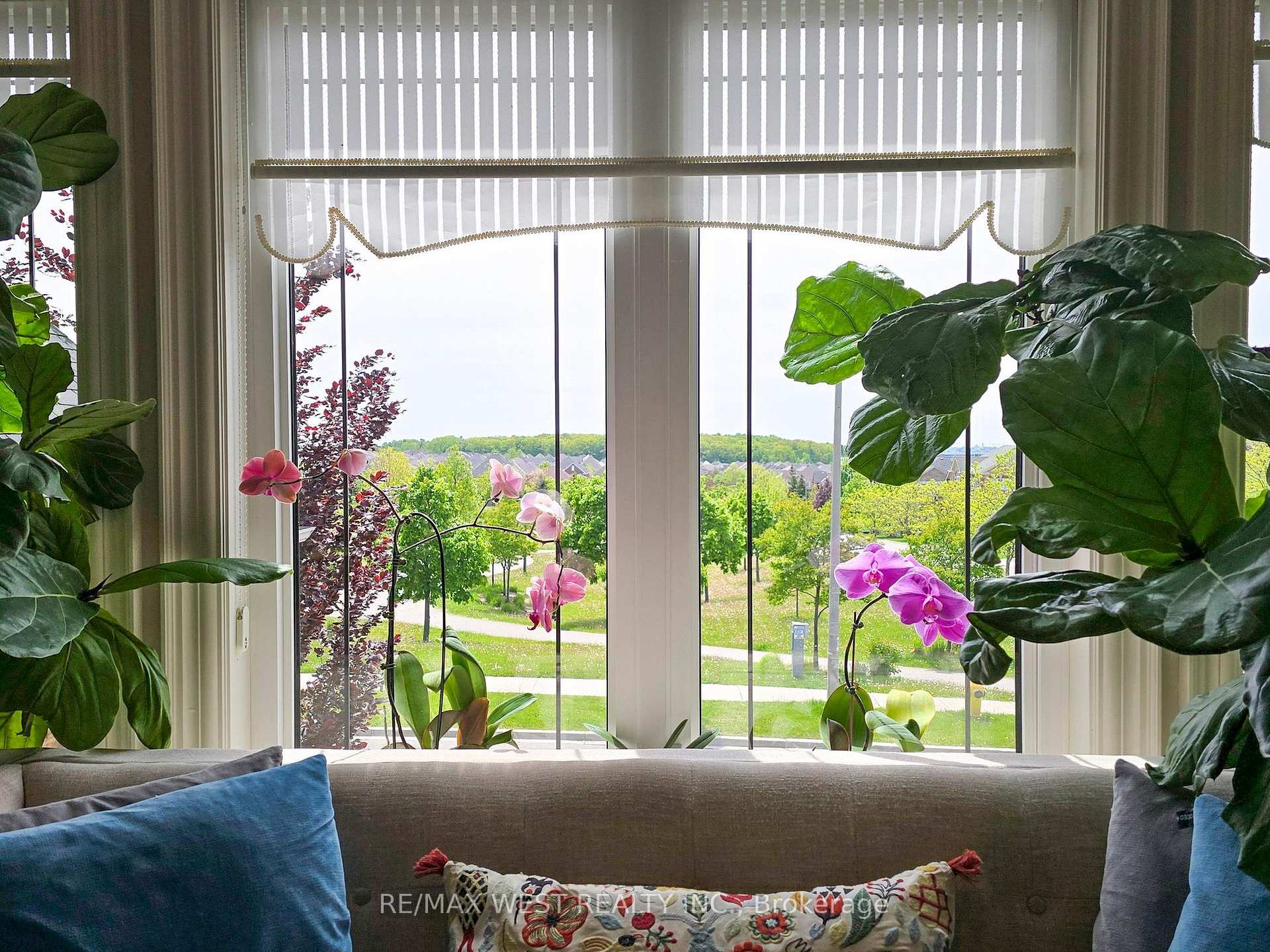 Photo 14 of 76 Petticoat Road, Vaughan, Patterson — HOMEH