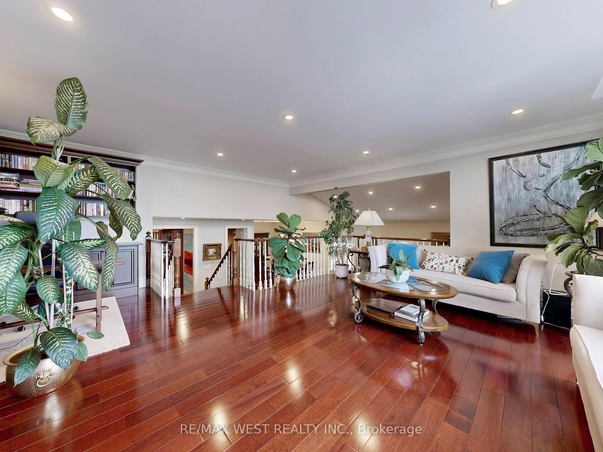 Photo 15 of 76 Petticoat Road, Vaughan, Patterson — HOMEH
