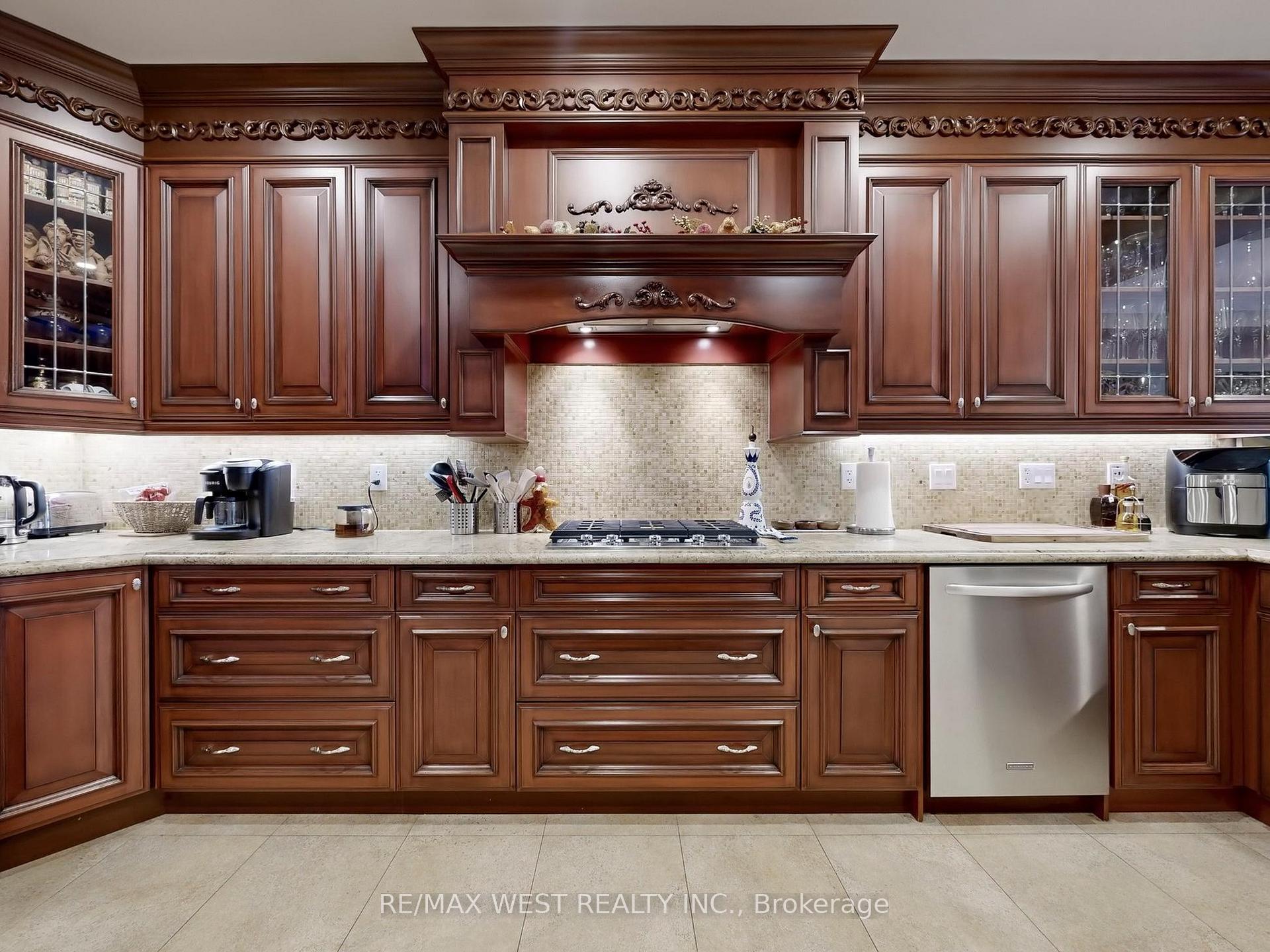 Photo 22 of 76 Petticoat Road, Vaughan, Patterson — HOMEH