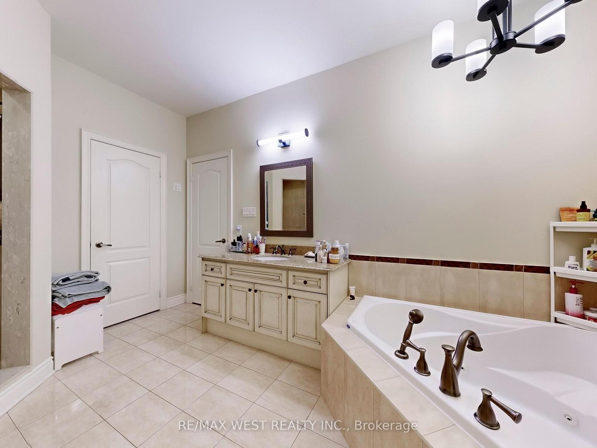 Photo 31 of 76 Petticoat Road, Vaughan, Patterson — HOMEH