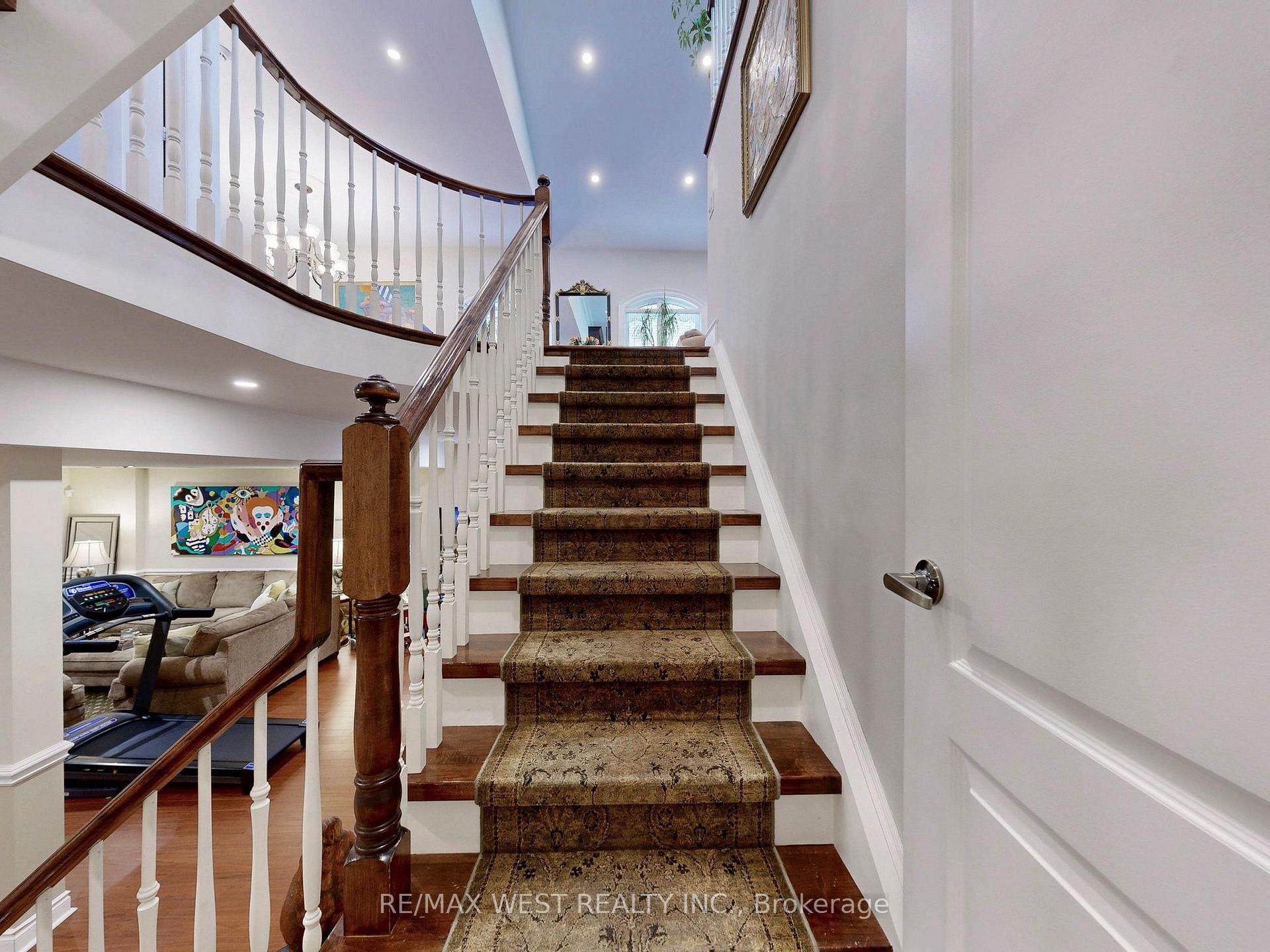 Photo 32 of 76 Petticoat Road, Vaughan, Patterson — HOMEH