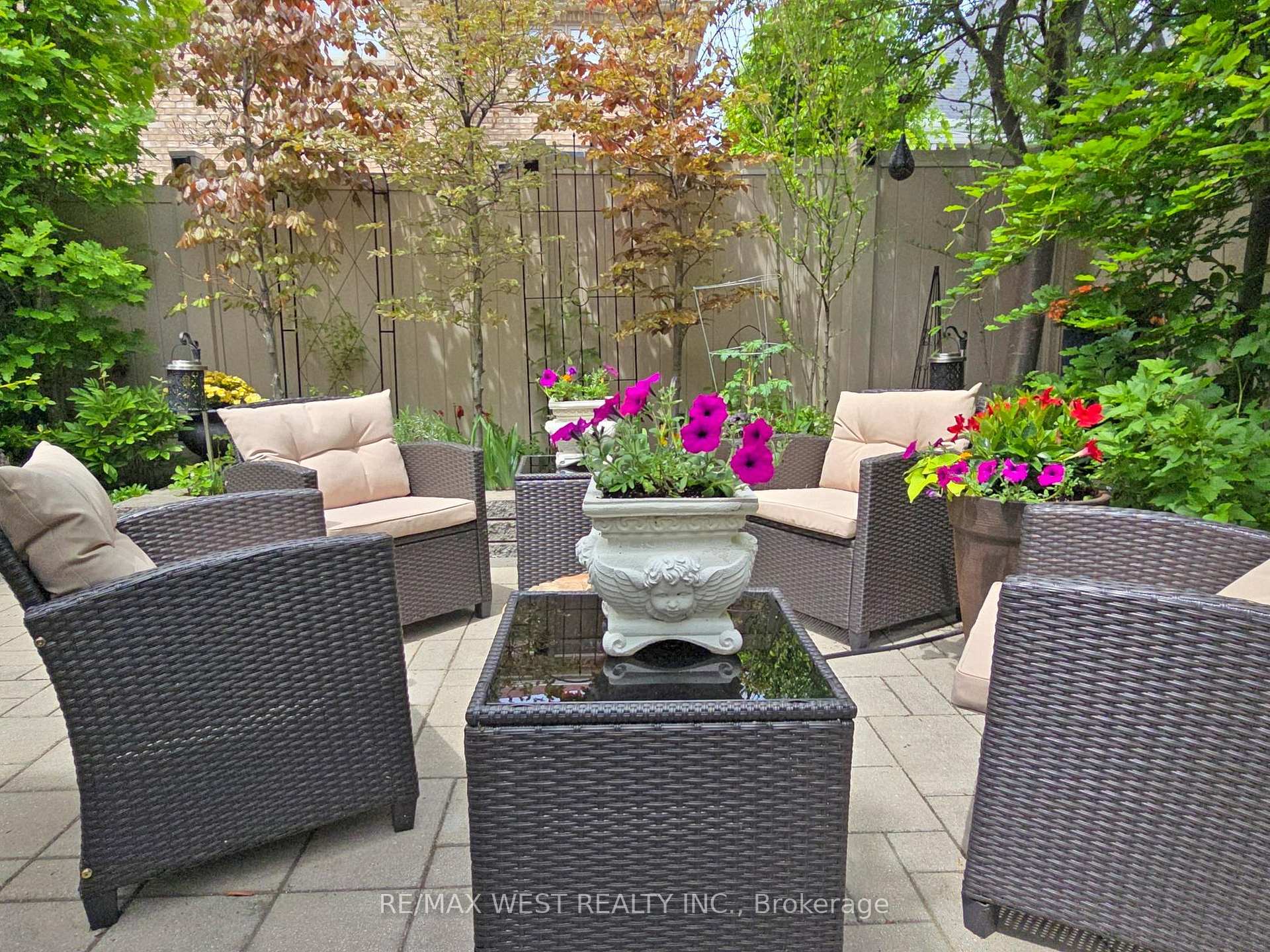Photo 44 of 76 Petticoat Road, Vaughan, Patterson — HOMEH