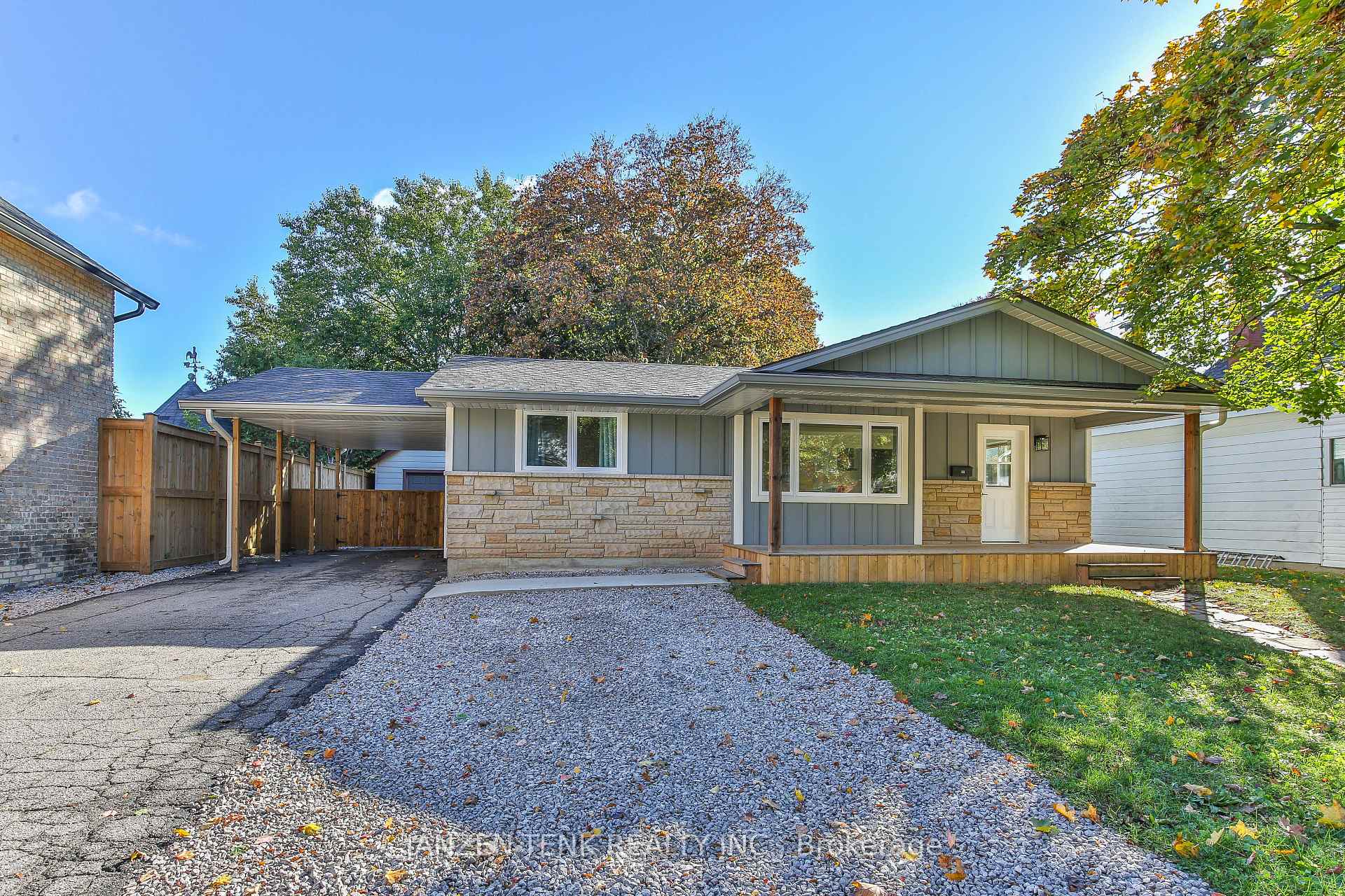 Photo 2 of 93 Centre St Street, Aylmer — HOMEH