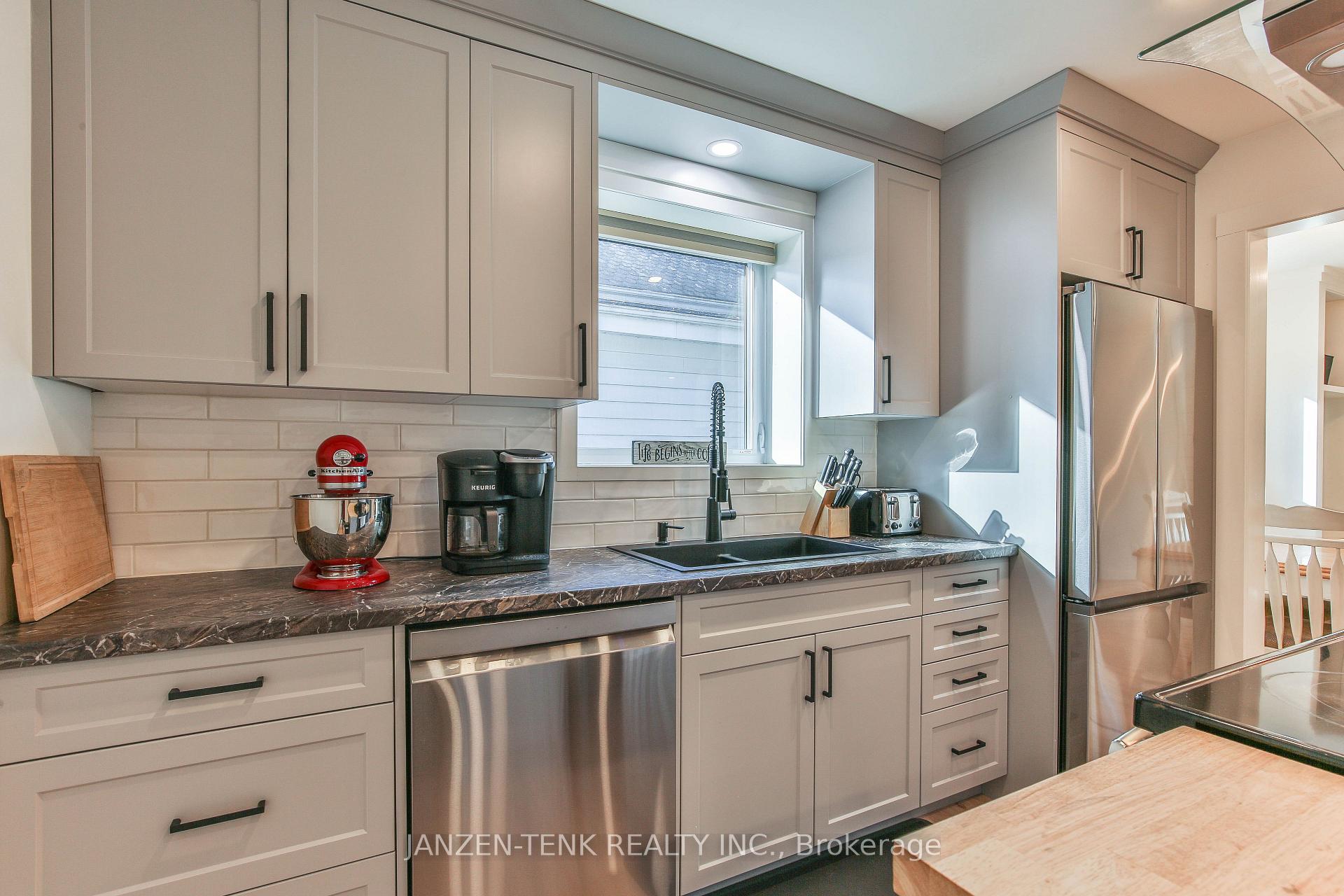 Photo 12 of 93 Centre St Street, Aylmer — HOMEH