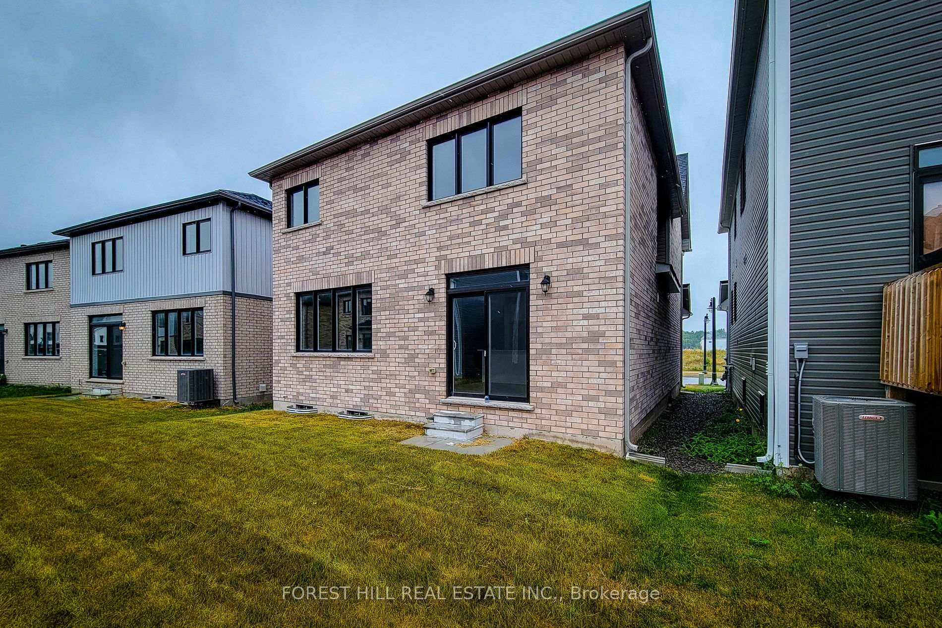 Photo 46 of 102 Eastbridge Avenue, Welland, Dain City — HOMEH