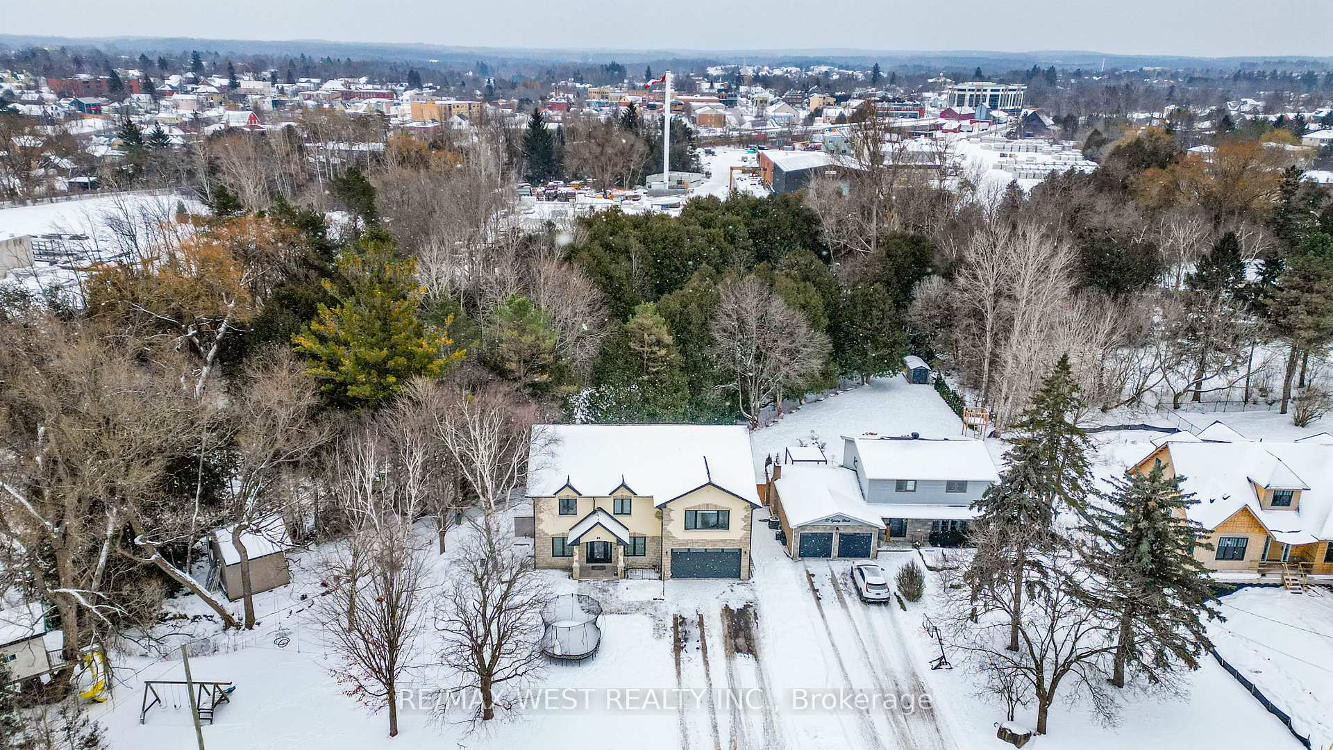 Photo 2 of 59 Young Street, Uxbridge — HOMEH