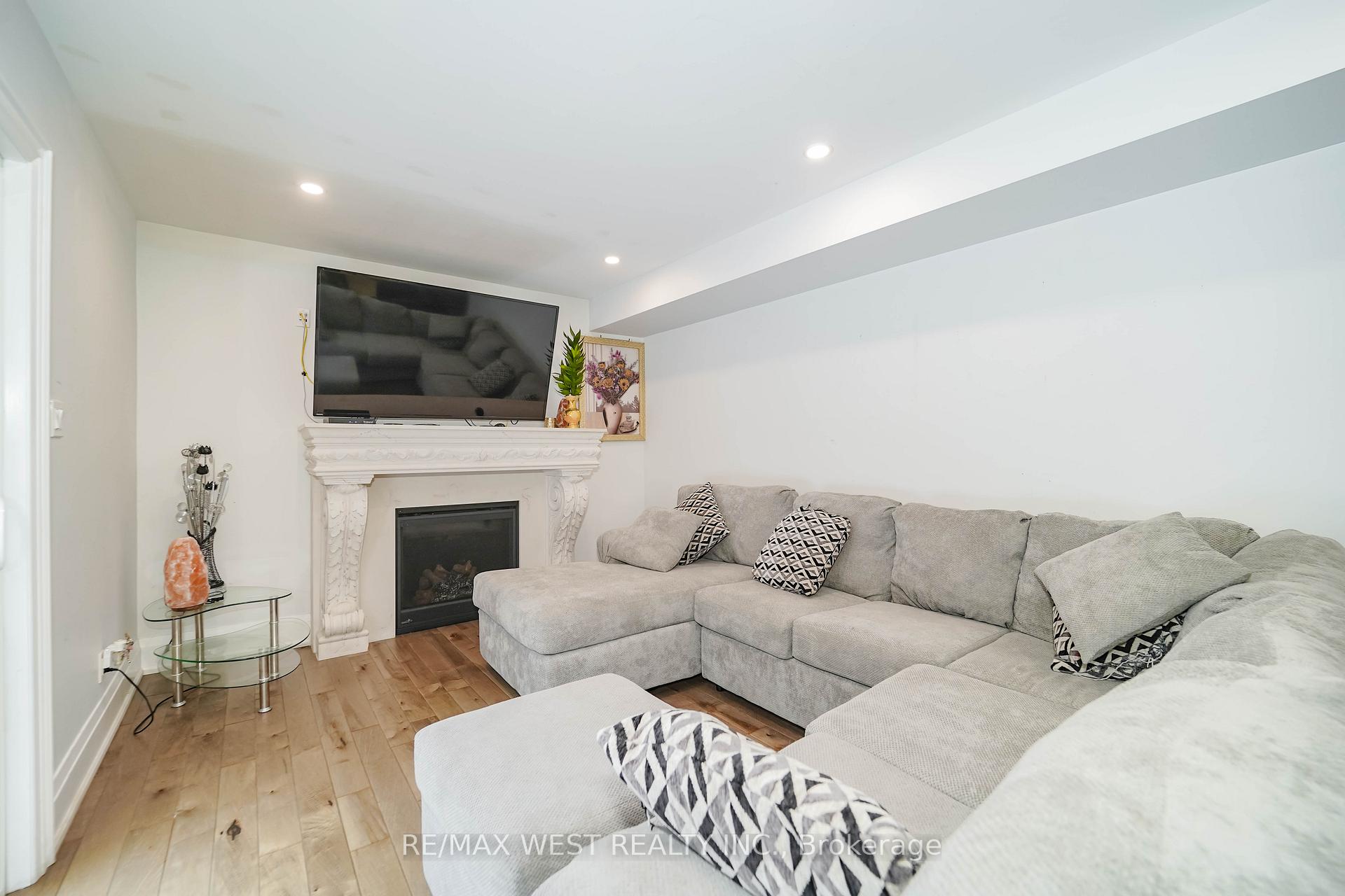 Photo 8 of 59 Young Street, Uxbridge — HOMEH