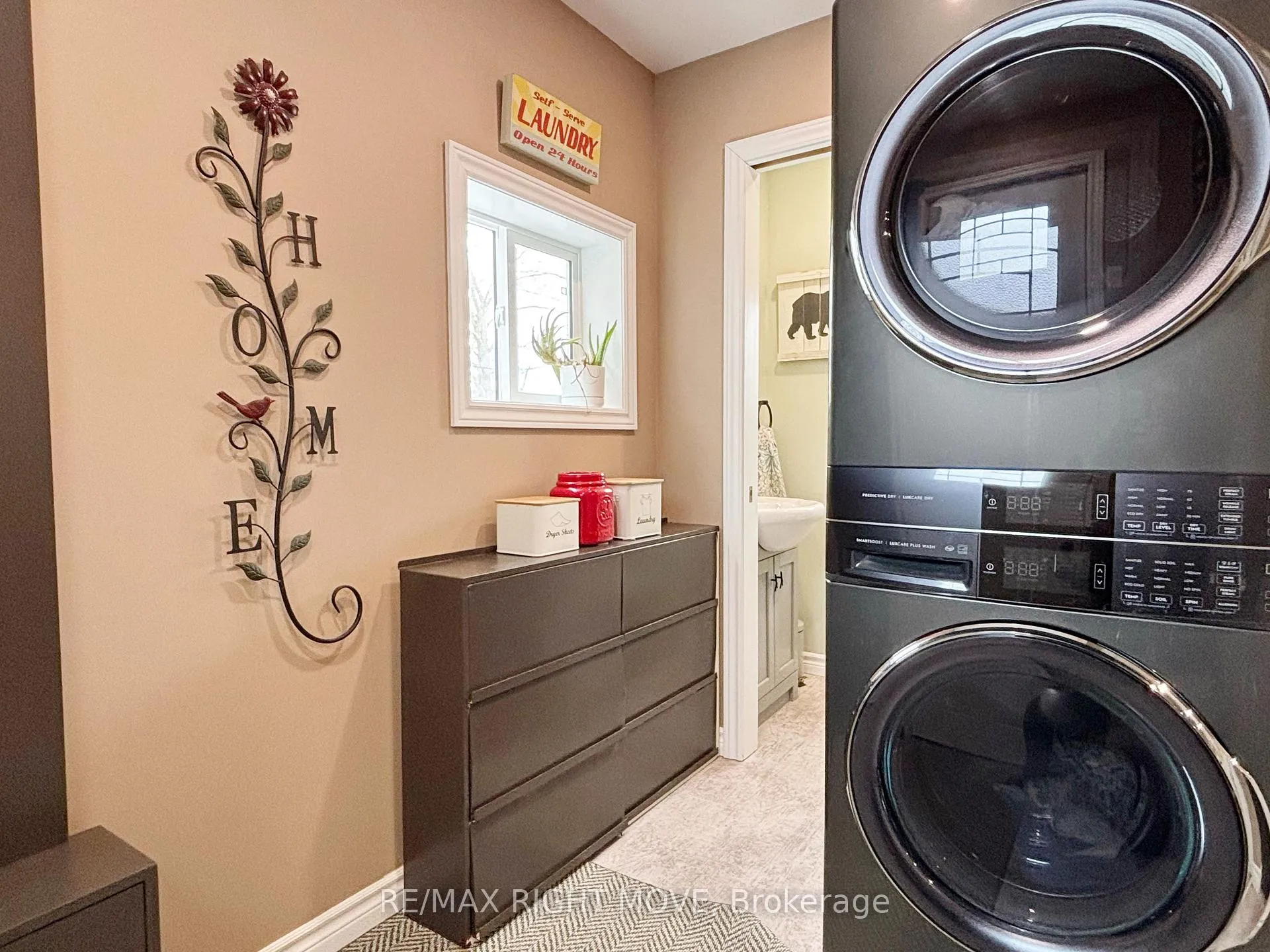 Photo 5 of 107 Jarvis Street, Orillia — HOMEH