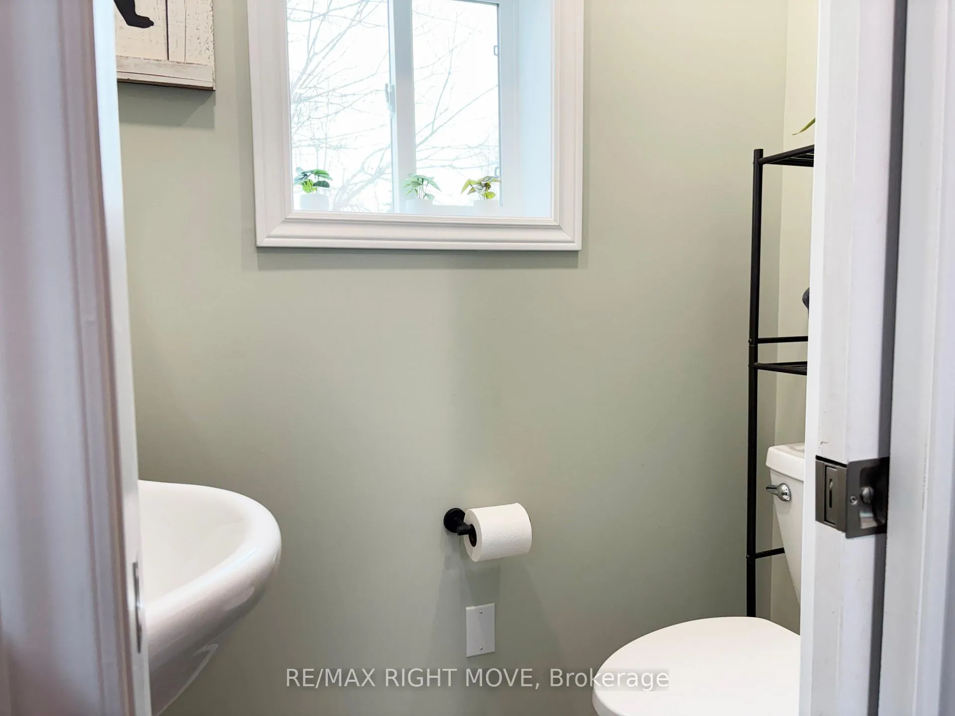 Photo 6 of 107 Jarvis Street, Orillia — HOMEH