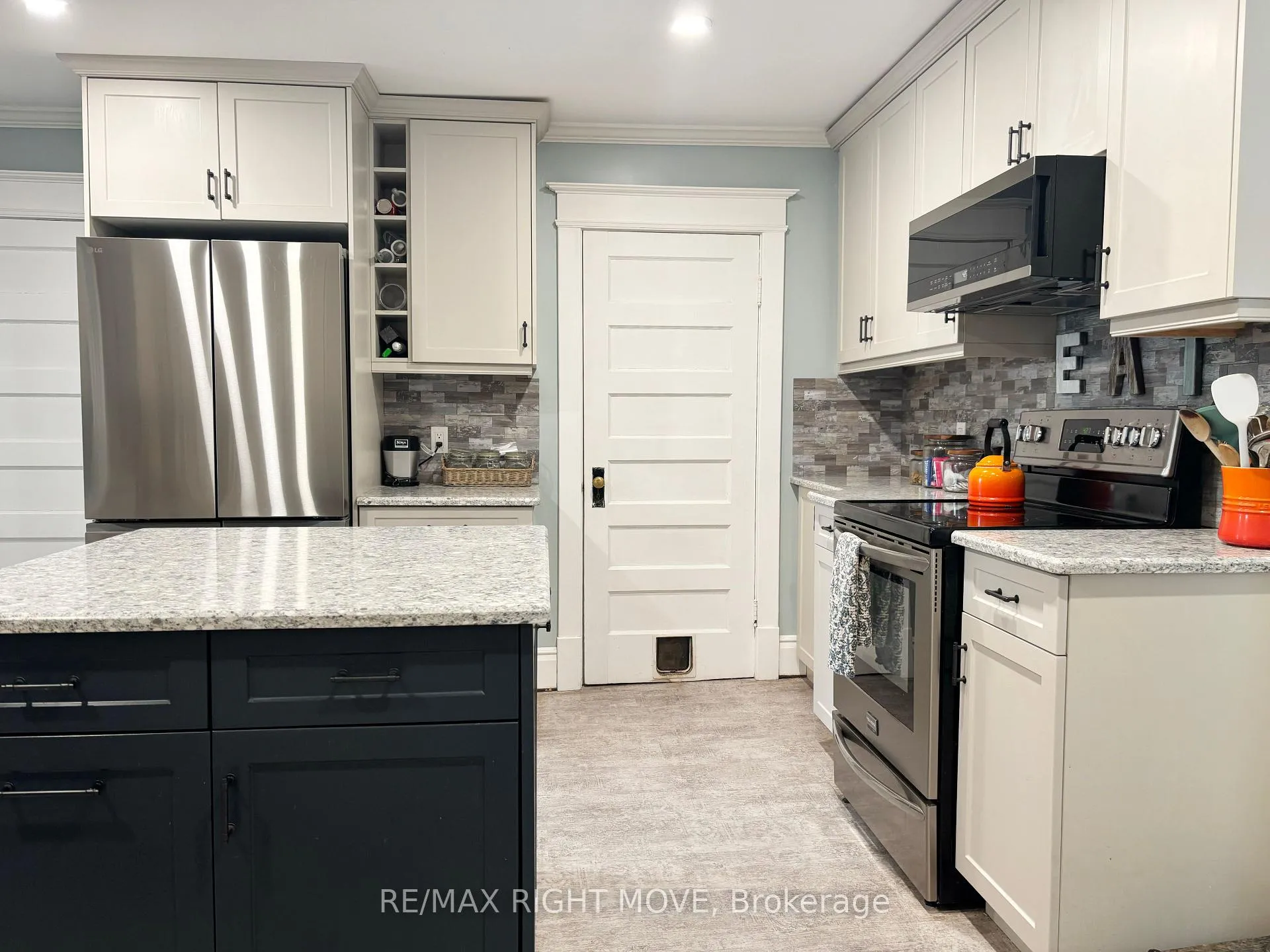 Photo 7 of 107 Jarvis Street, Orillia — HOMEH