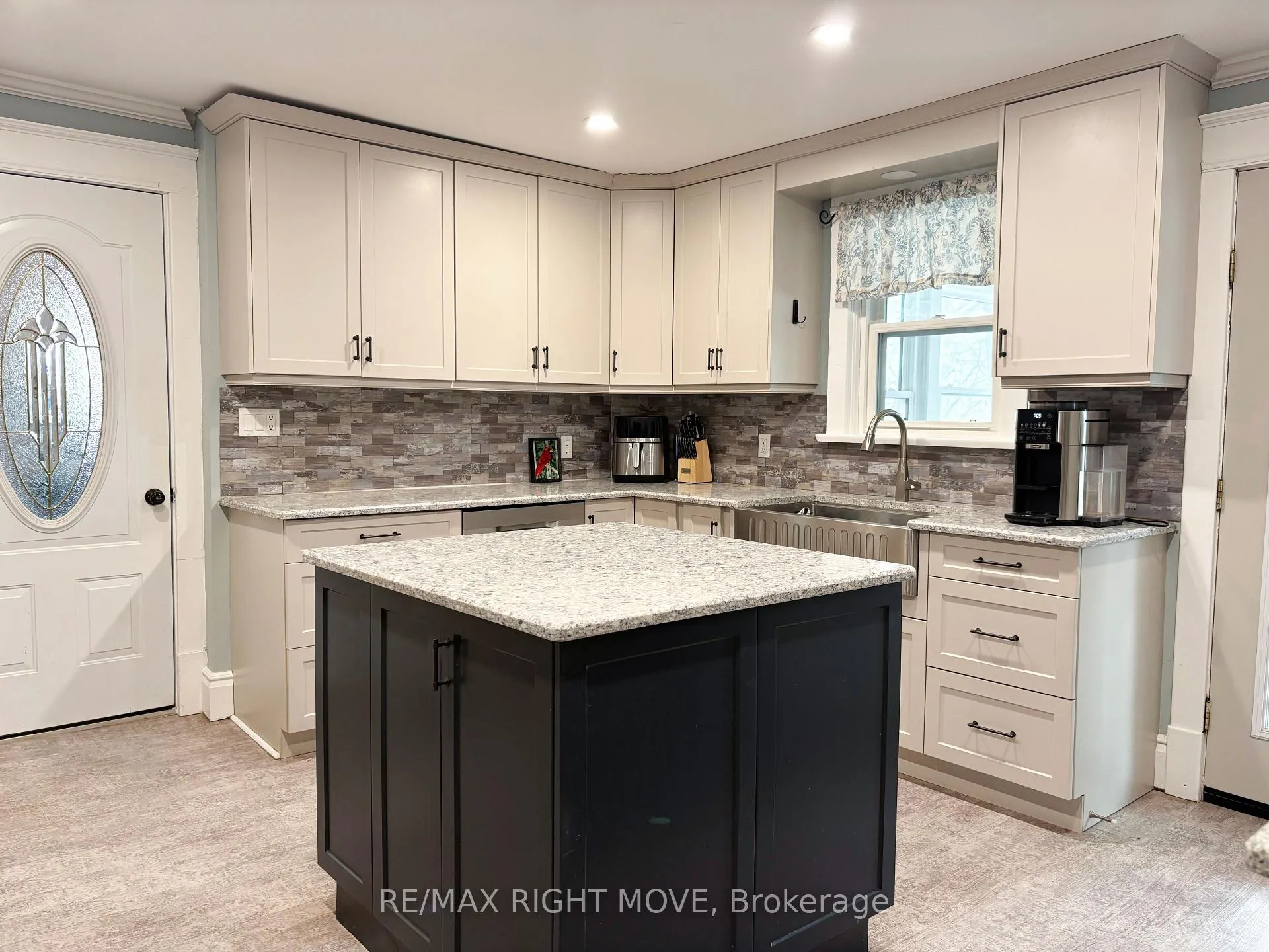 Photo 8 of 107 Jarvis Street, Orillia — HOMEH