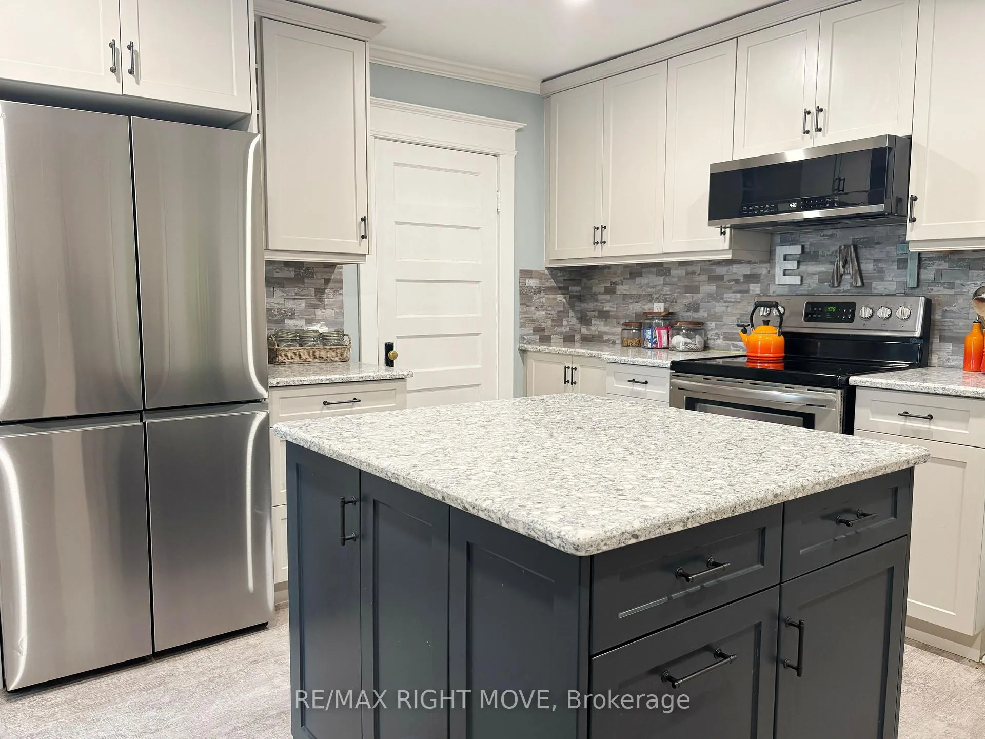 Photo 9 of 107 Jarvis Street, Orillia — HOMEH