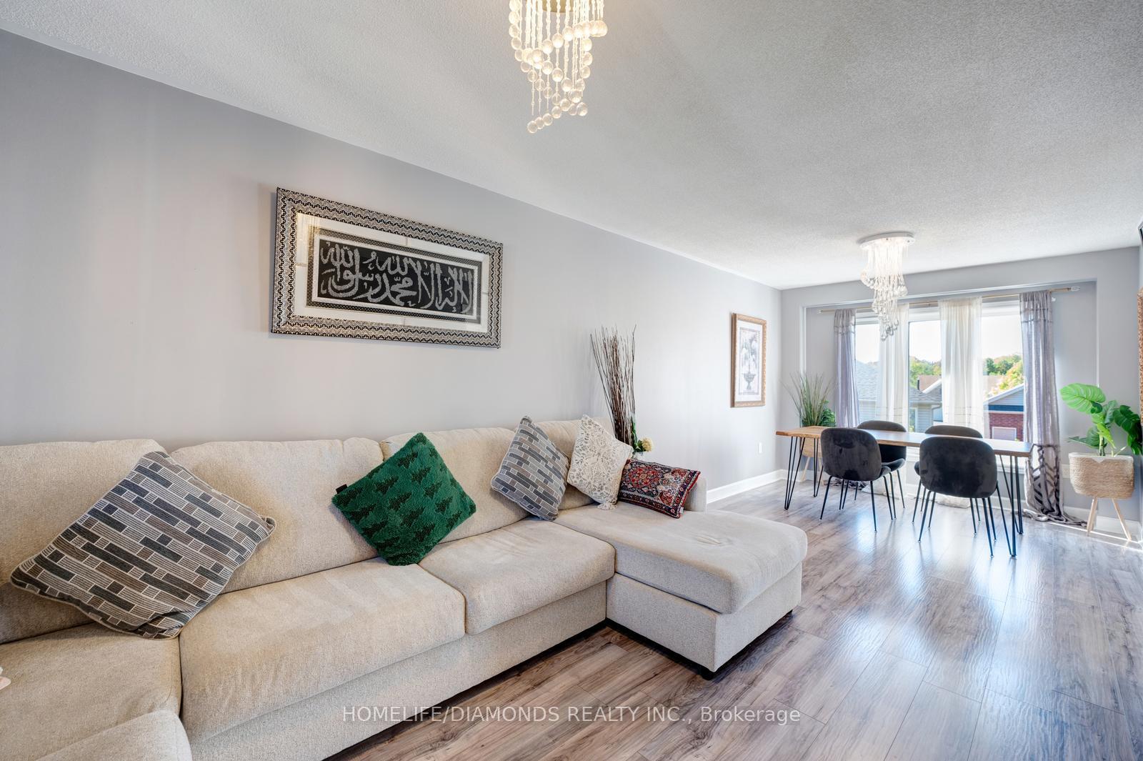Photo 6 of 68 Heritage Court, Barrie, Painswick South — HOMEH