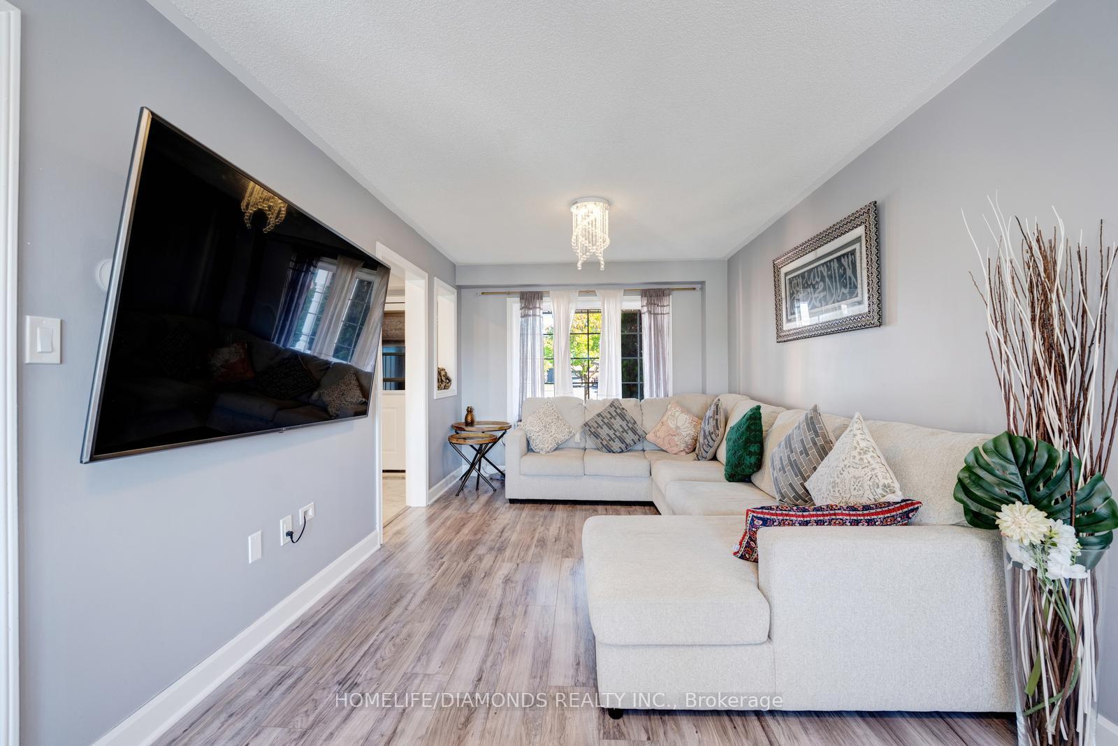 Photo 7 of 68 Heritage Court, Barrie, Painswick South — HOMEH