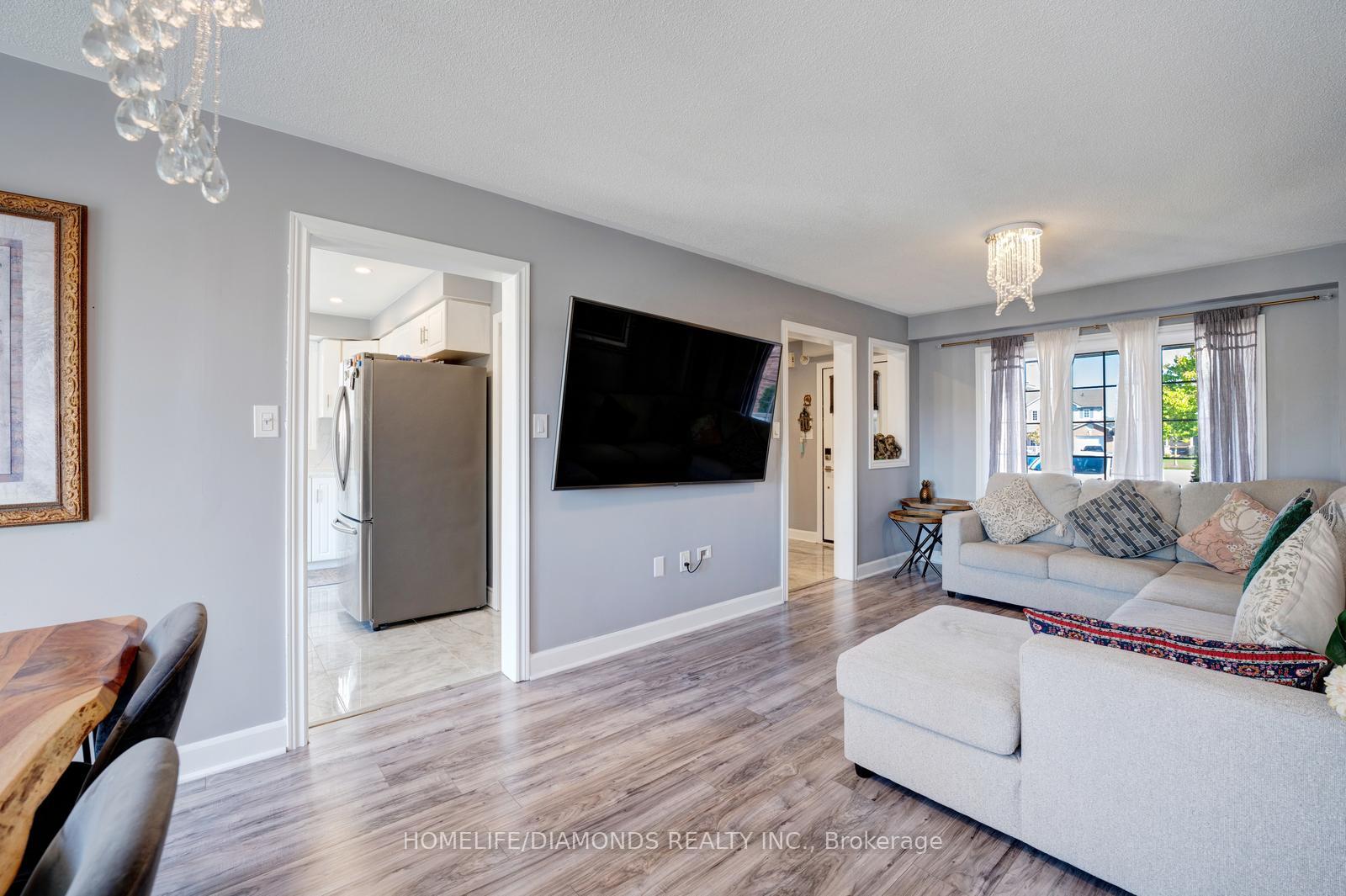 Photo 10 of 68 Heritage Court, Barrie, Painswick South — HOMEH