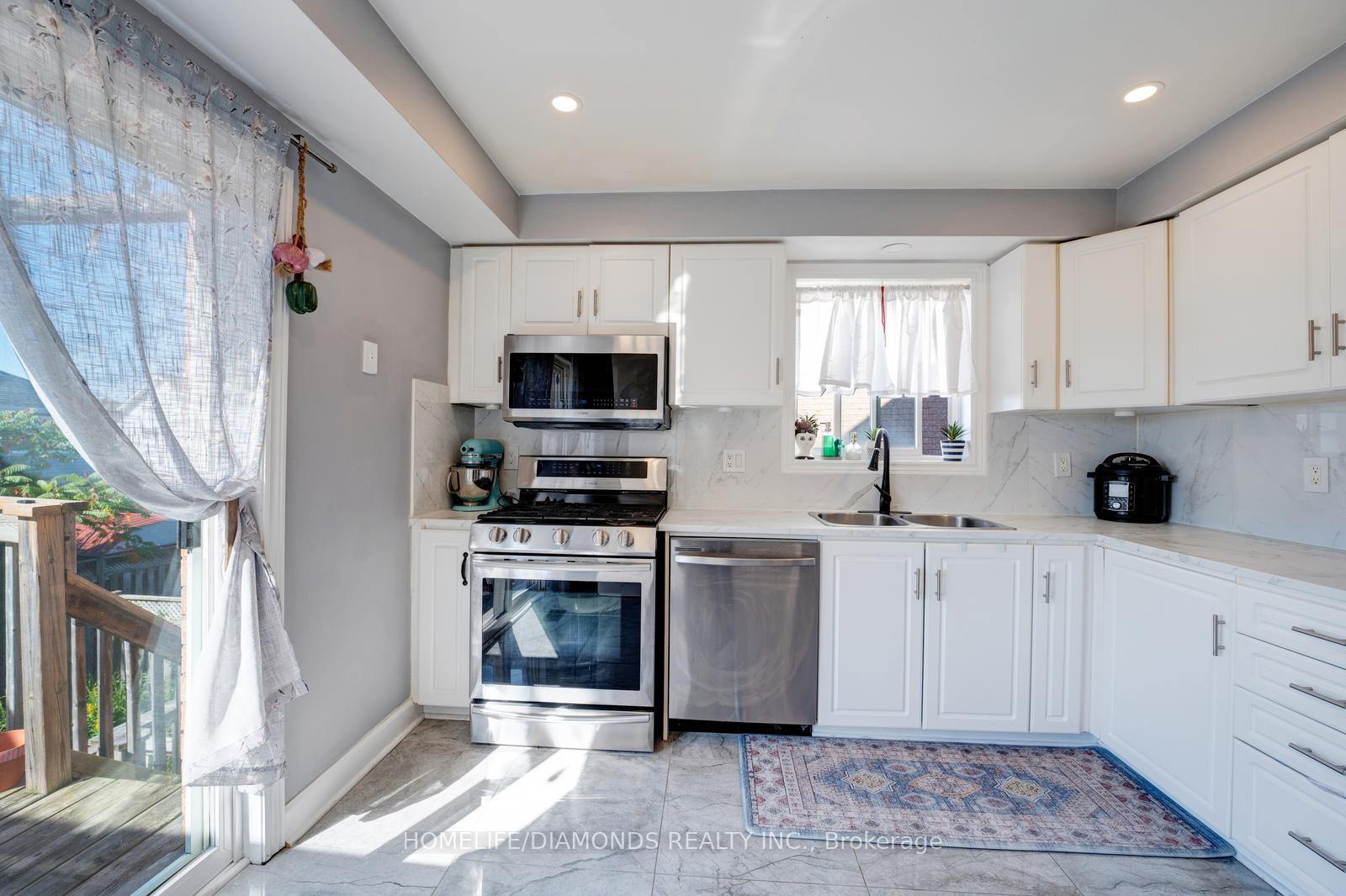 Photo 15 of 68 Heritage Court, Barrie, Painswick South — HOMEH