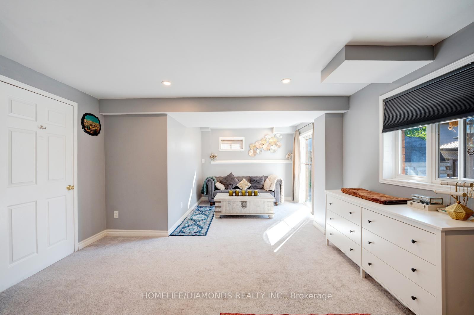 Photo 33 of 68 Heritage Court, Barrie, Painswick South — HOMEH
