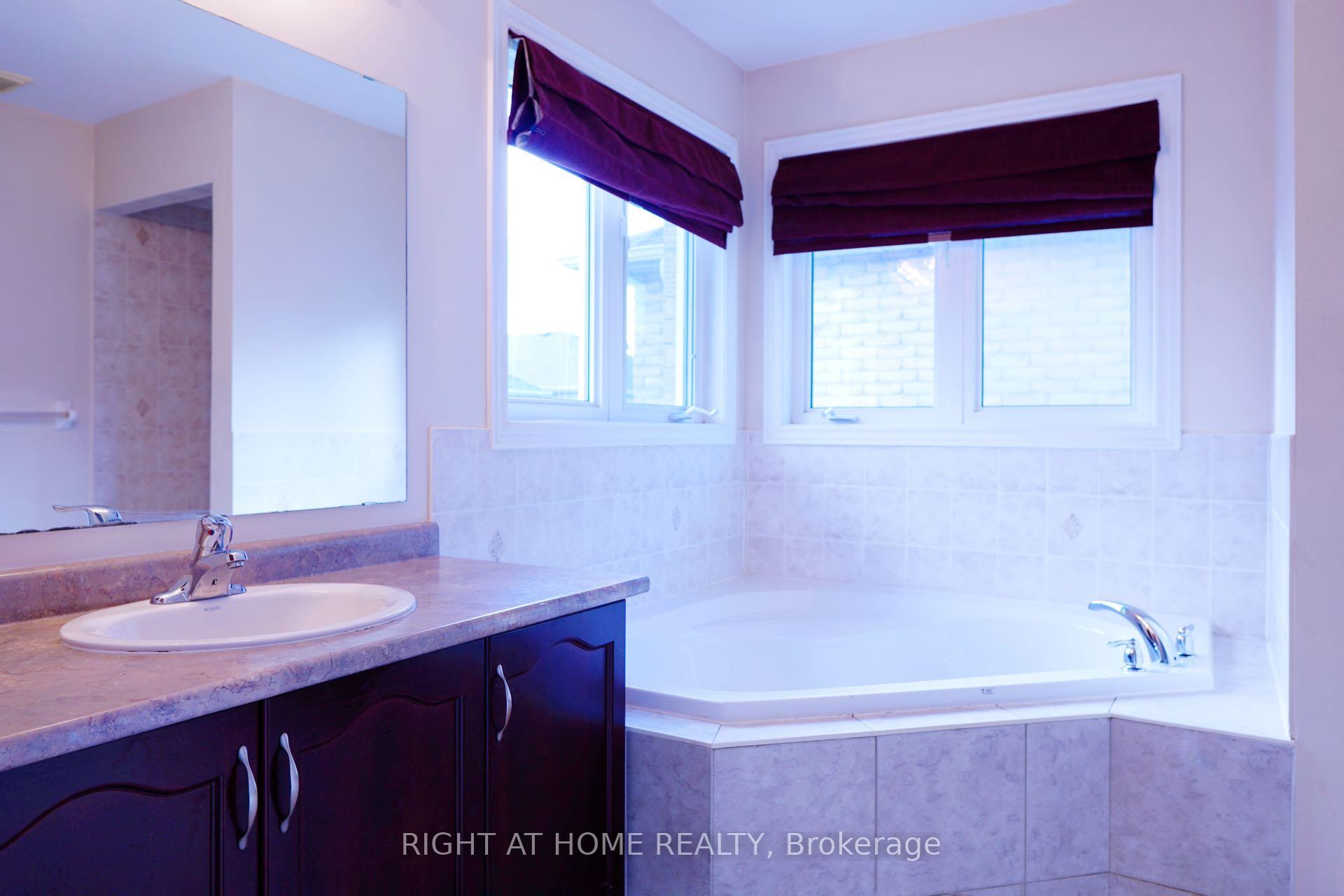 Photo 11 of 102 Rivington Avenue, Vaughan, Patterson — HOMEH