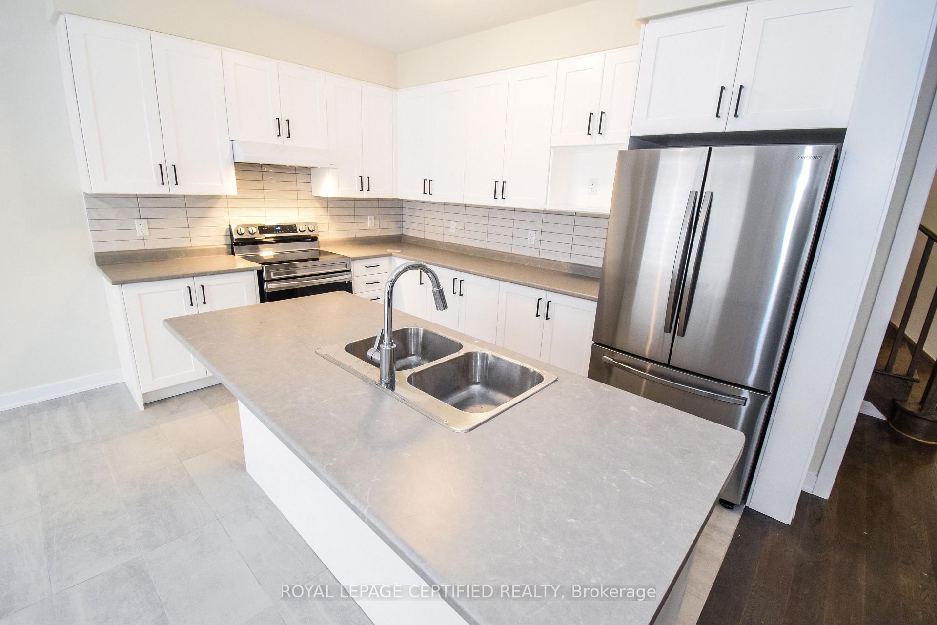Photo 16 of 22 stern Drive E, Welland, Dain City — HOMEH