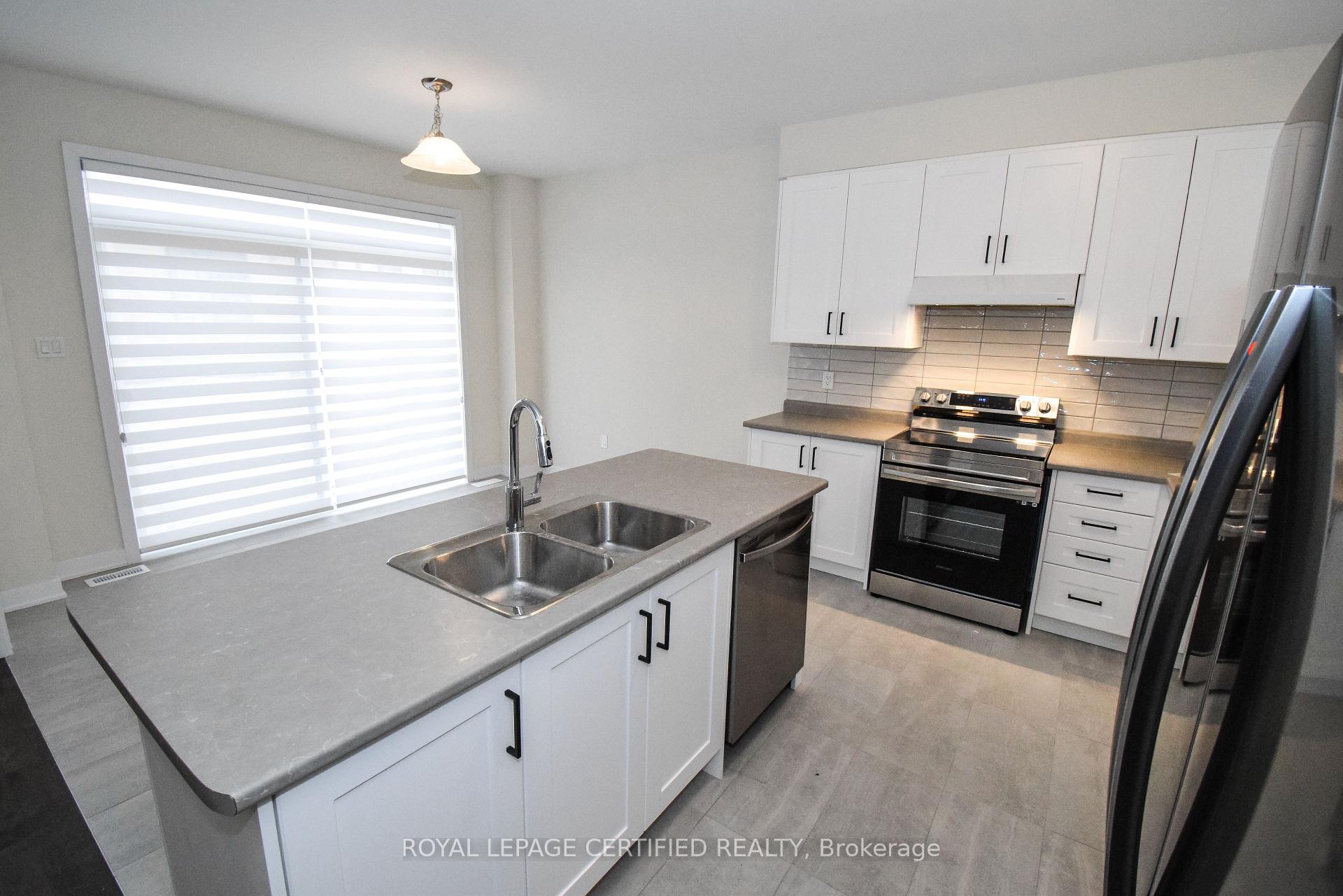 Photo 18 of 22 stern Drive E, Welland, Dain City — HOMEH