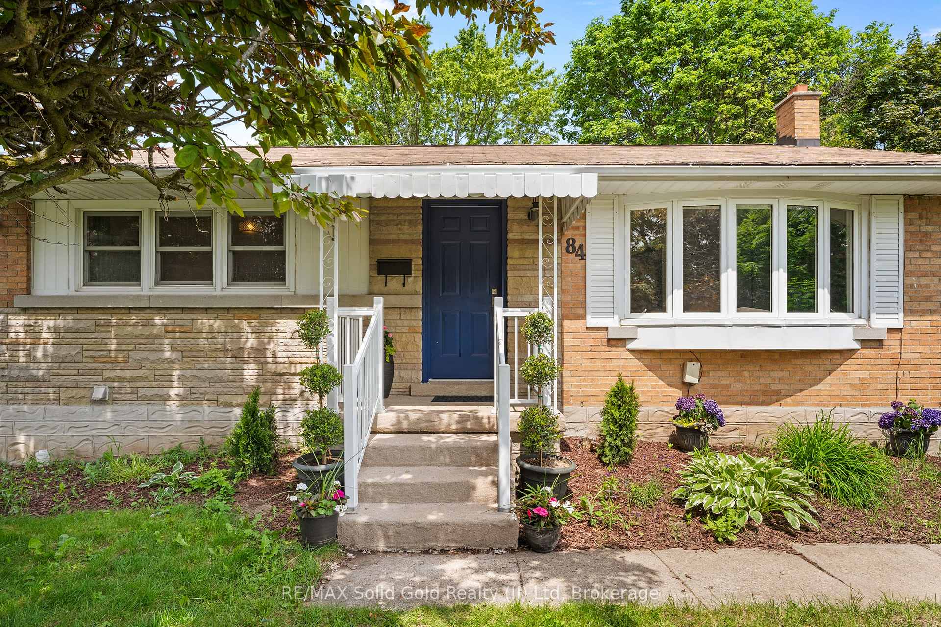 Photo 2 of 84 Elgin Crescent, Waterloo — HOMEH