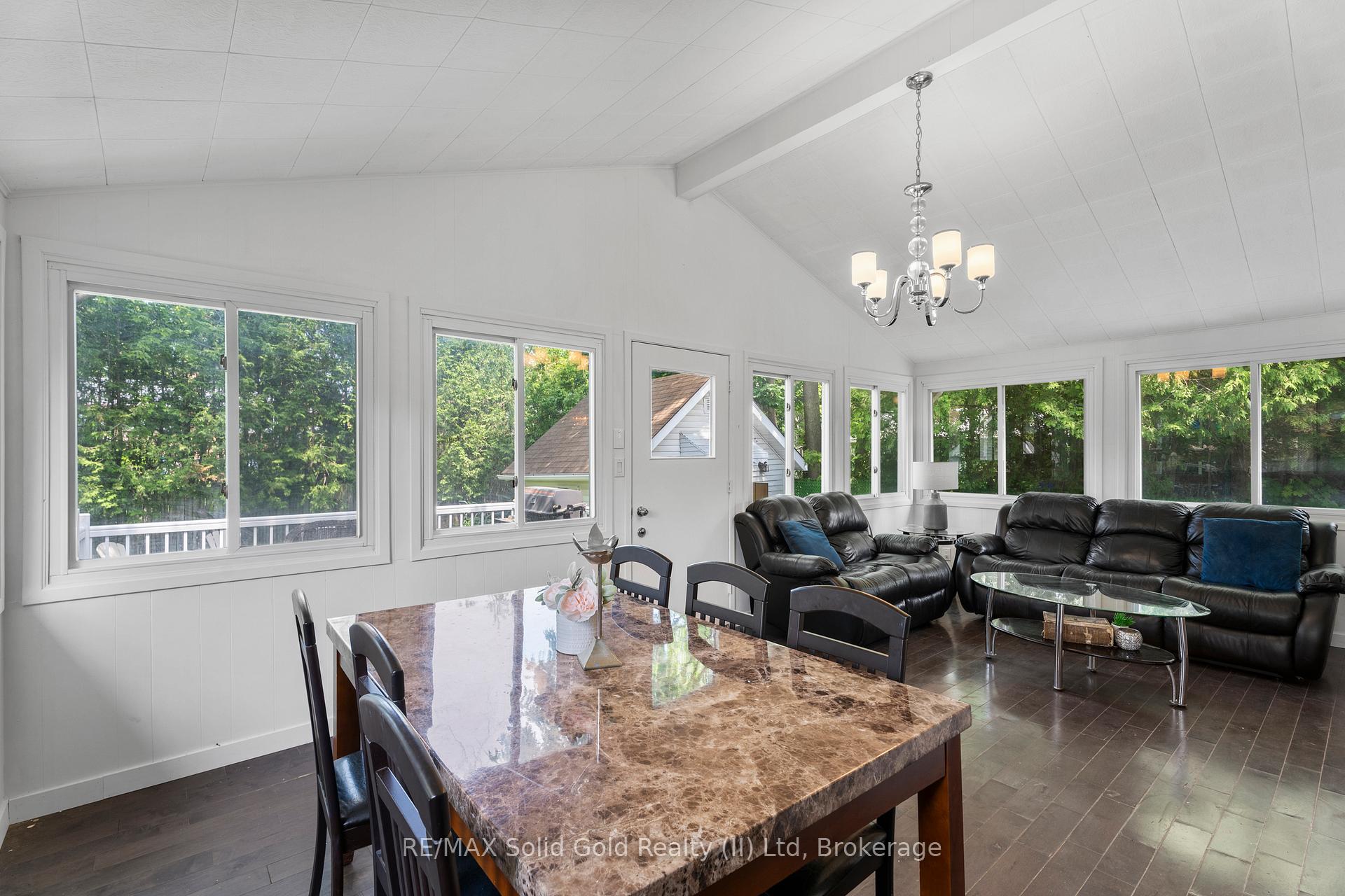 Photo 9 of 84 Elgin Crescent, Waterloo — HOMEH