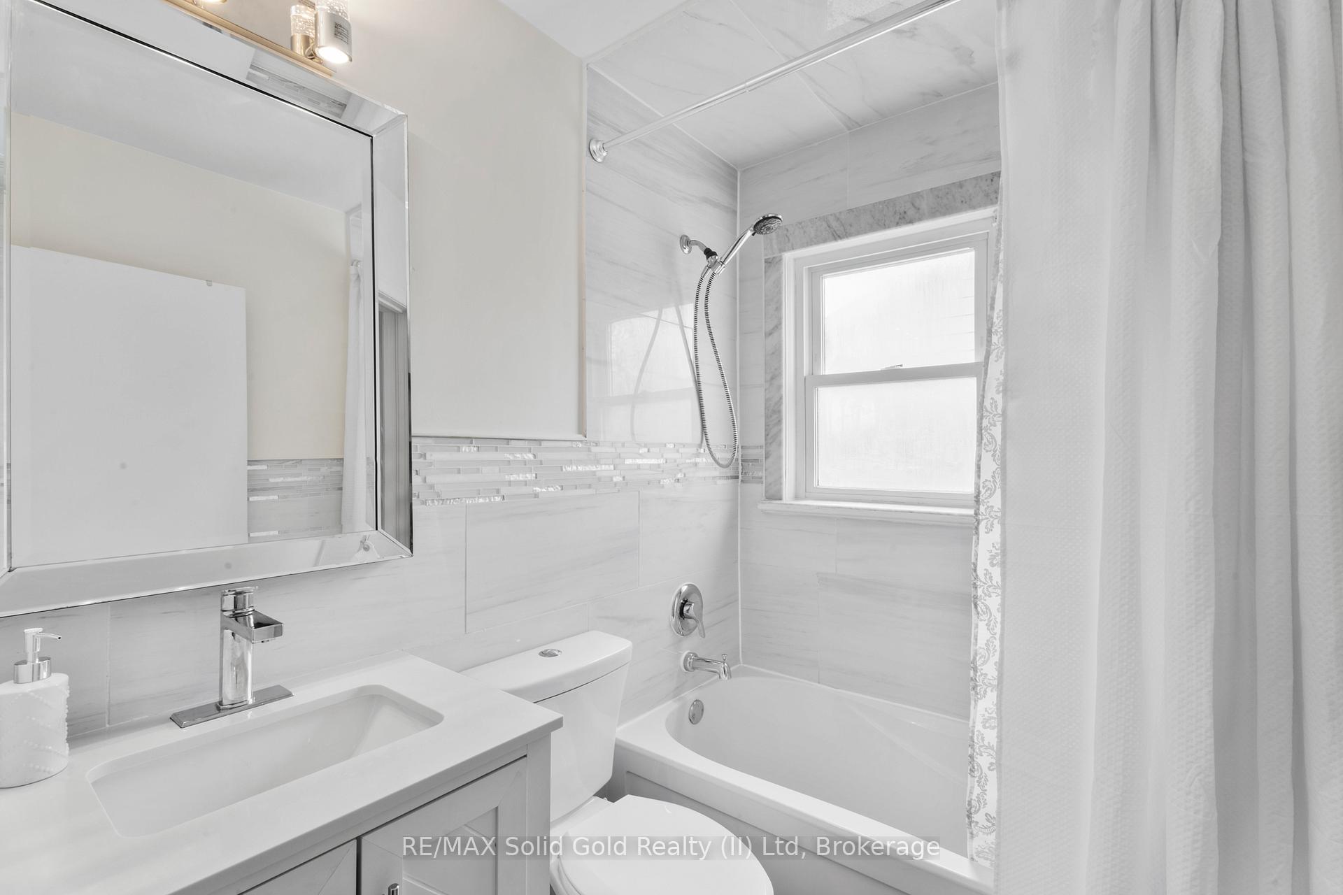 Photo 12 of 84 Elgin Crescent, Waterloo — HOMEH