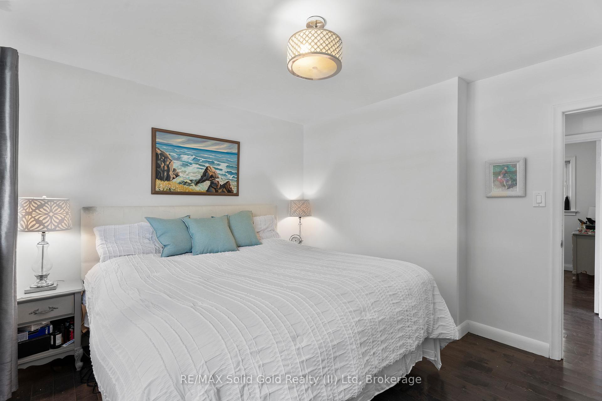 Photo 15 of 84 Elgin Crescent, Waterloo — HOMEH