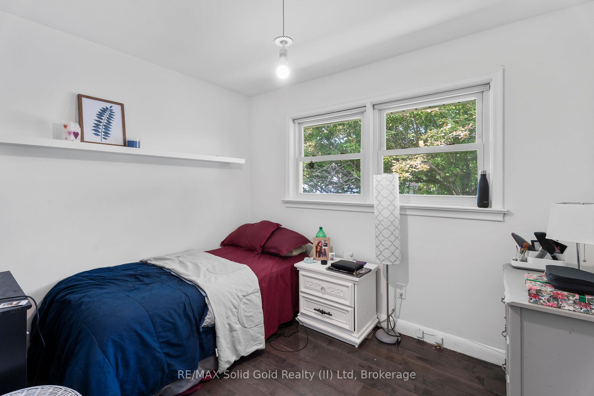 Photo 16 of 84 Elgin Crescent, Waterloo — HOMEH