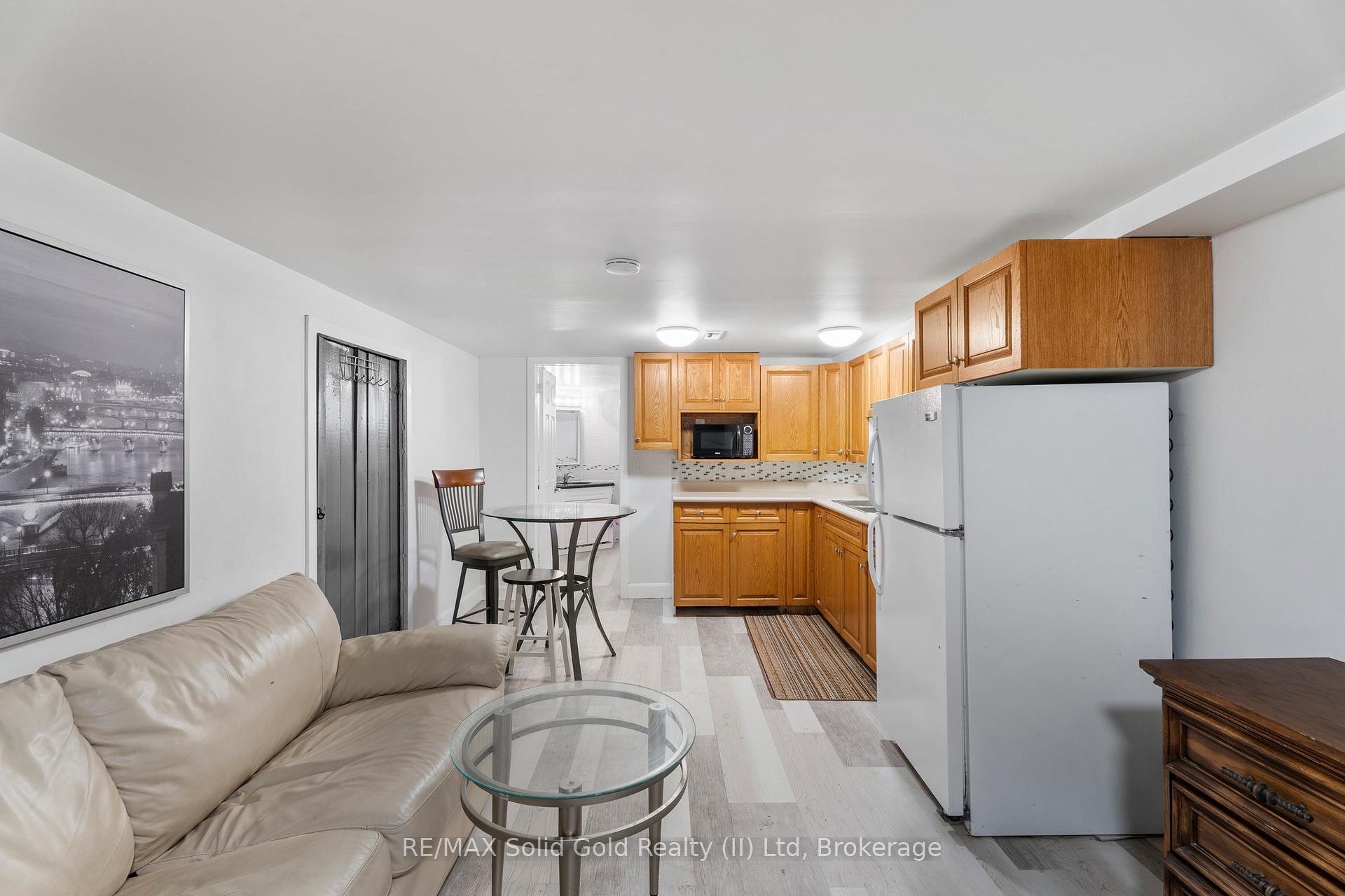 Photo 18 of 84 Elgin Crescent, Waterloo — HOMEH